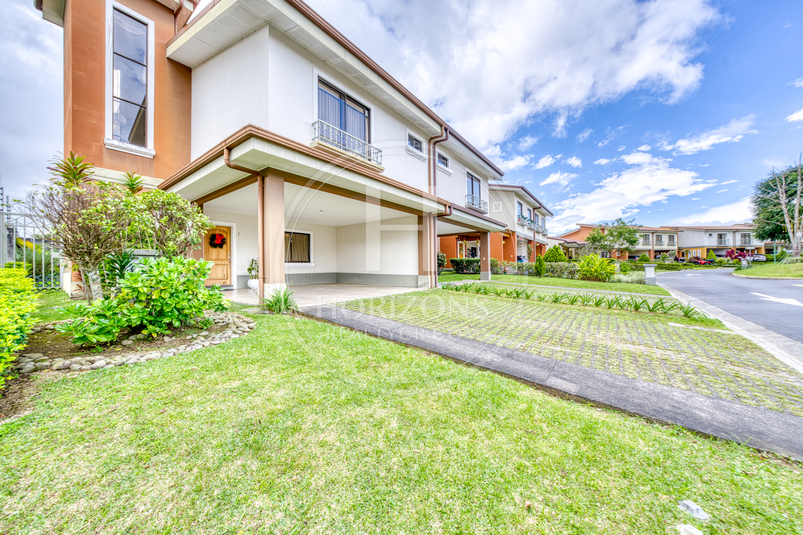 Se Vende Casa Condominio La Floresta en Concepción de Tres Ríos con Jardín y 3 Habitaciones noj1235ij