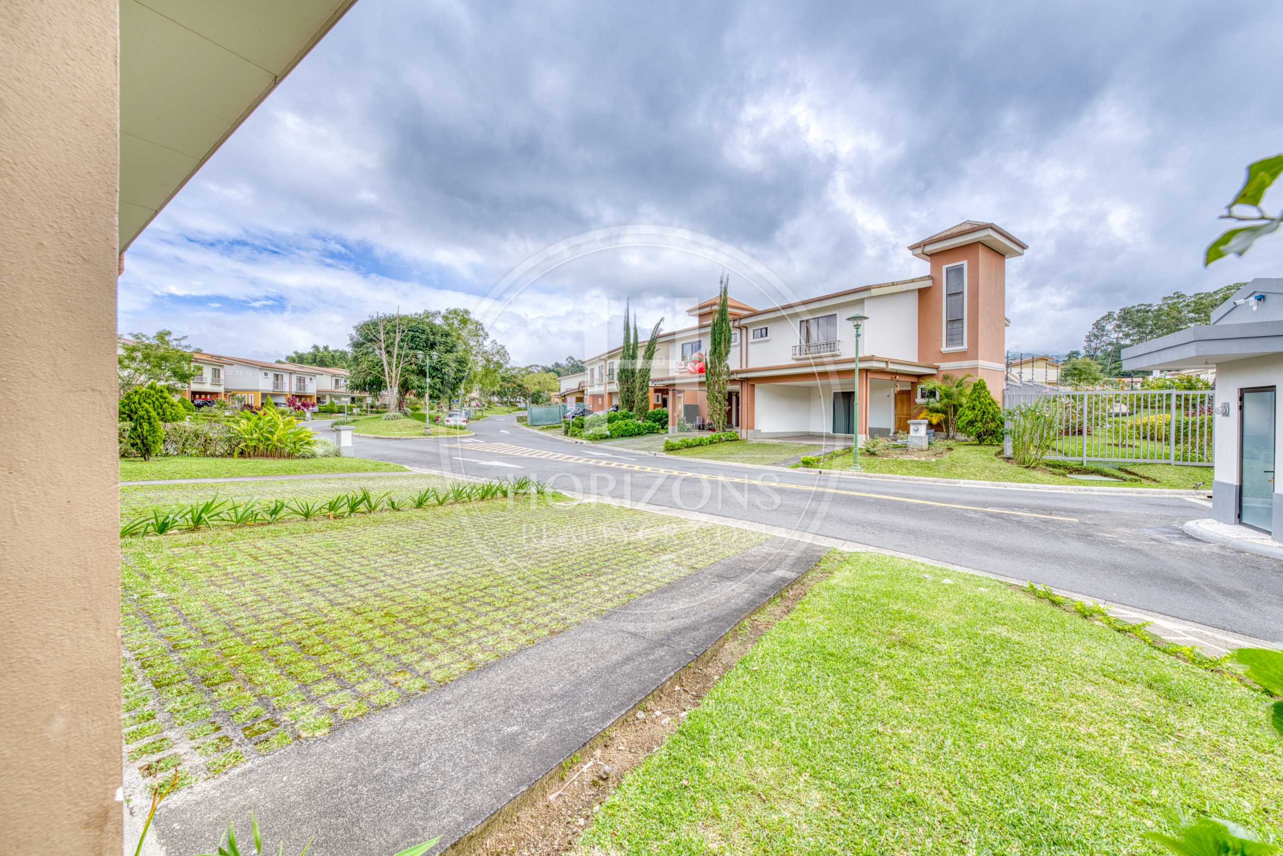 Se Vende Casa Condominio La Floresta en Concepción de Tres Ríos con Jardín y 3 Habitaciones noj1235ij