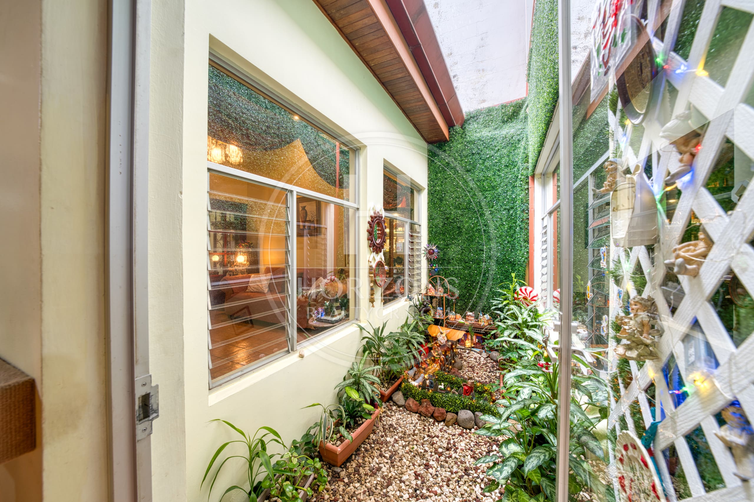 Se Vende Casa de Una Planta en Curridabat con Apartamento Independiente 6 Habitaciones noj1237ij