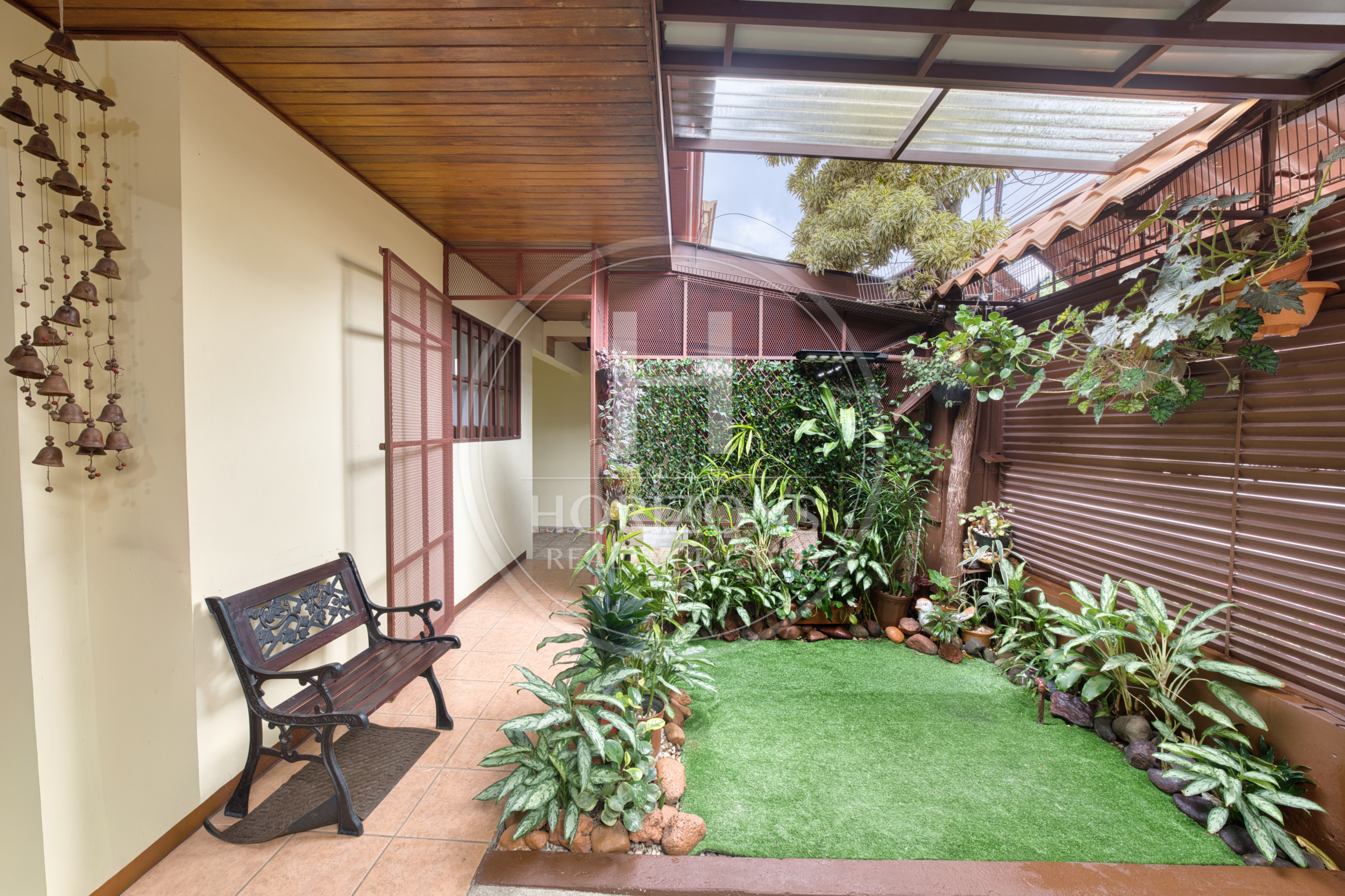 Se Vende Casa de Una Planta en Curridabat con Apartamento Independiente 6 Habitaciones noj1237ij