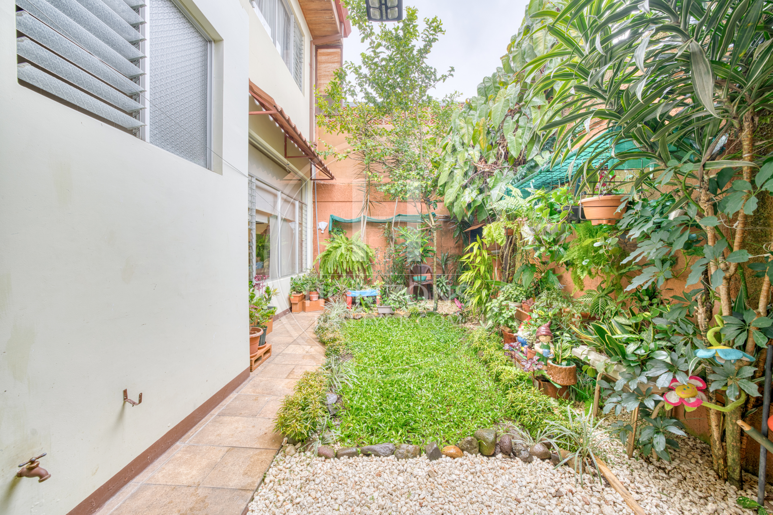 Se Vende Casa de Una Planta en Curridabat con Apartamento Independiente 6 Habitaciones noj1237ij