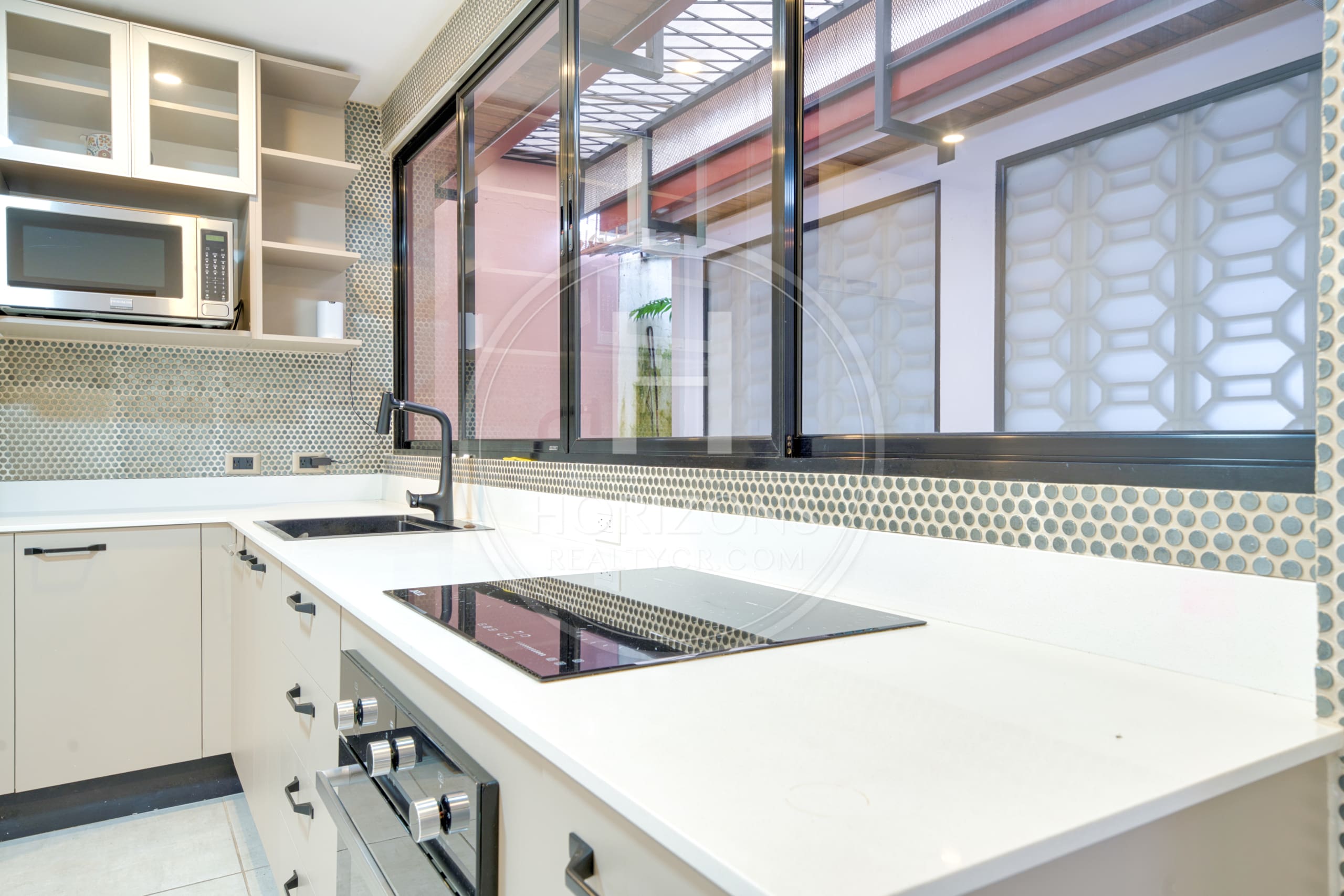 Casa de Una Planta en Los Yoses con Modernos Acabados 4 Habitaciones y jardín noj1226jb