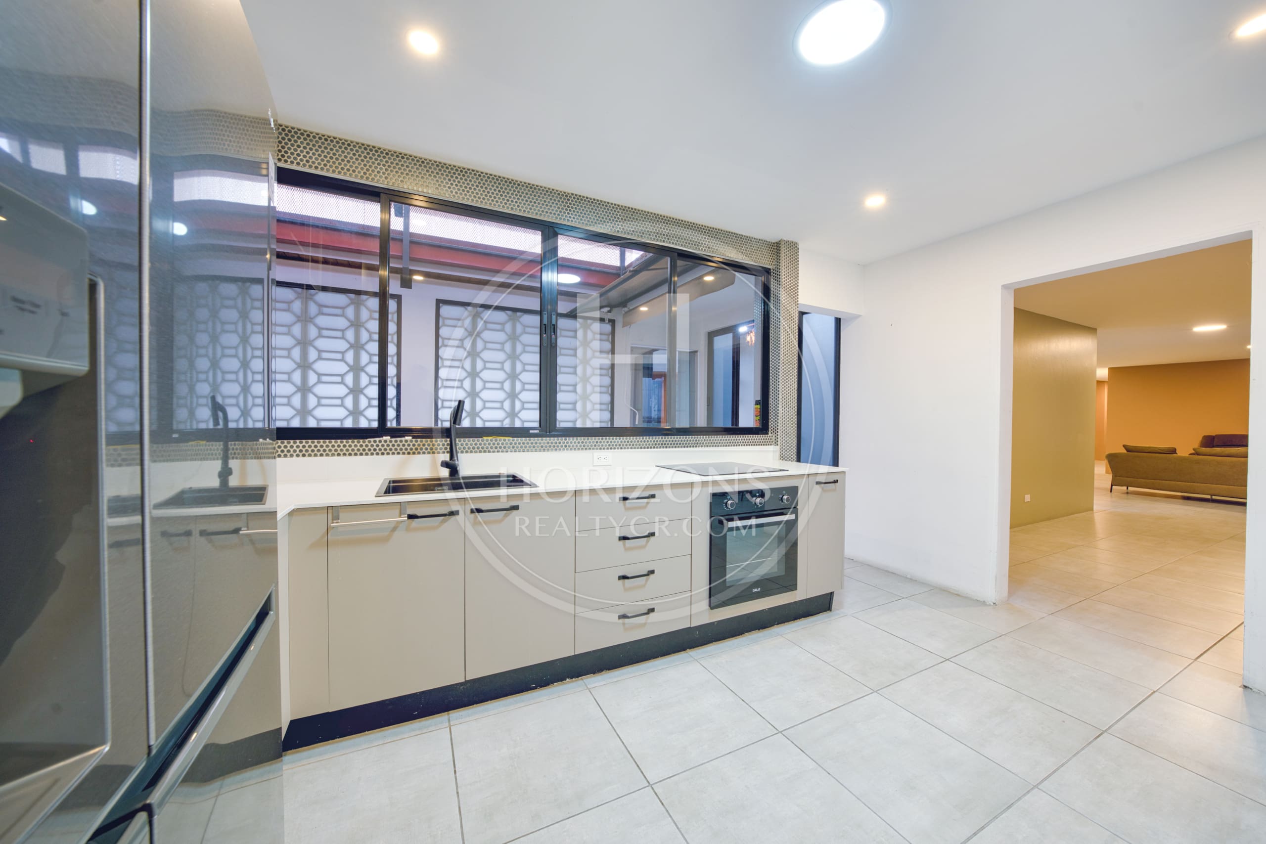 Casa de Una Planta en Los Yoses con Modernos Acabados 4 Habitaciones y jardín noj1226jb