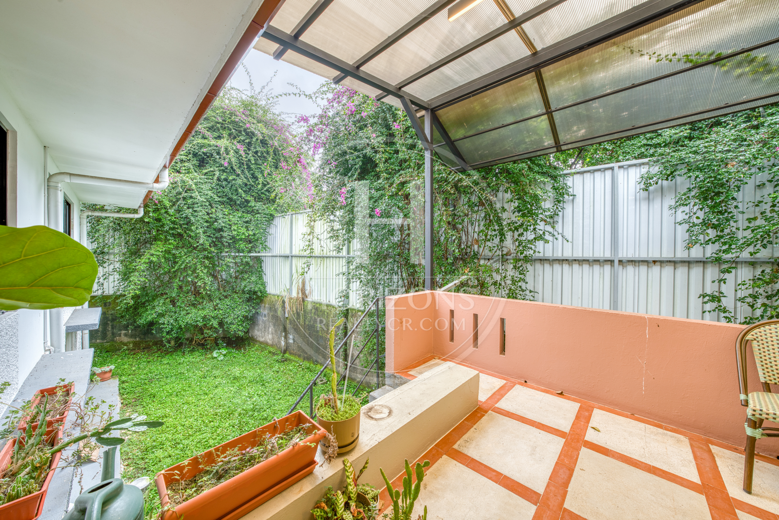Casa de Una Planta en Los Yoses con Modernos Acabados 4 Habitaciones y jardín noj1226jb