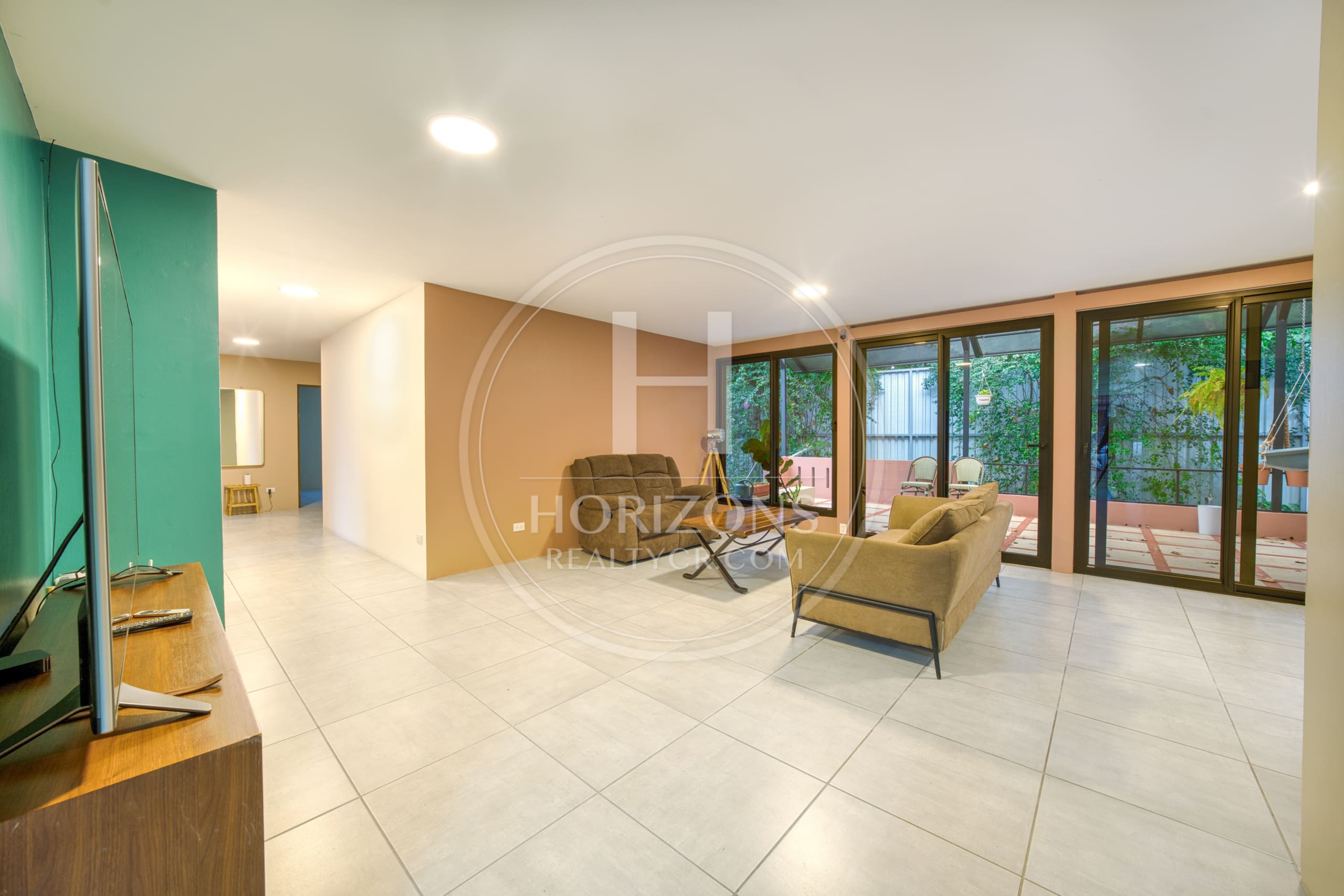 Casa de Una Planta en Los Yoses con Modernos Acabados 4 Habitaciones y jardín noj1226jb