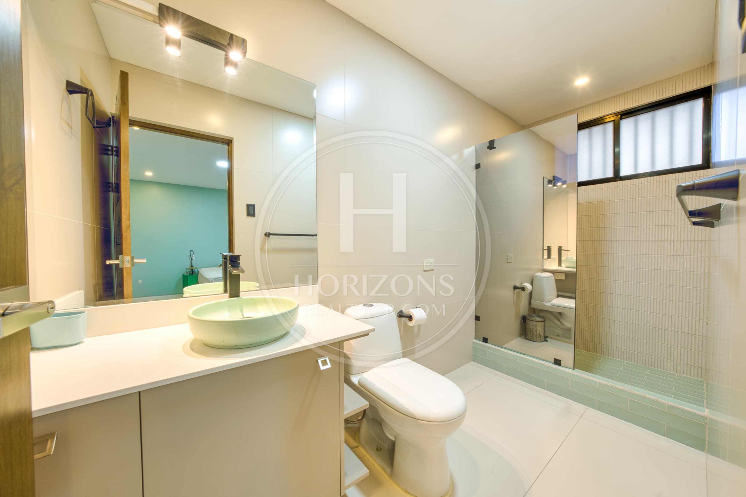 Casa de Una Planta en Los Yoses con Modernos Acabados 4 Habitaciones y jardín noj1226jb