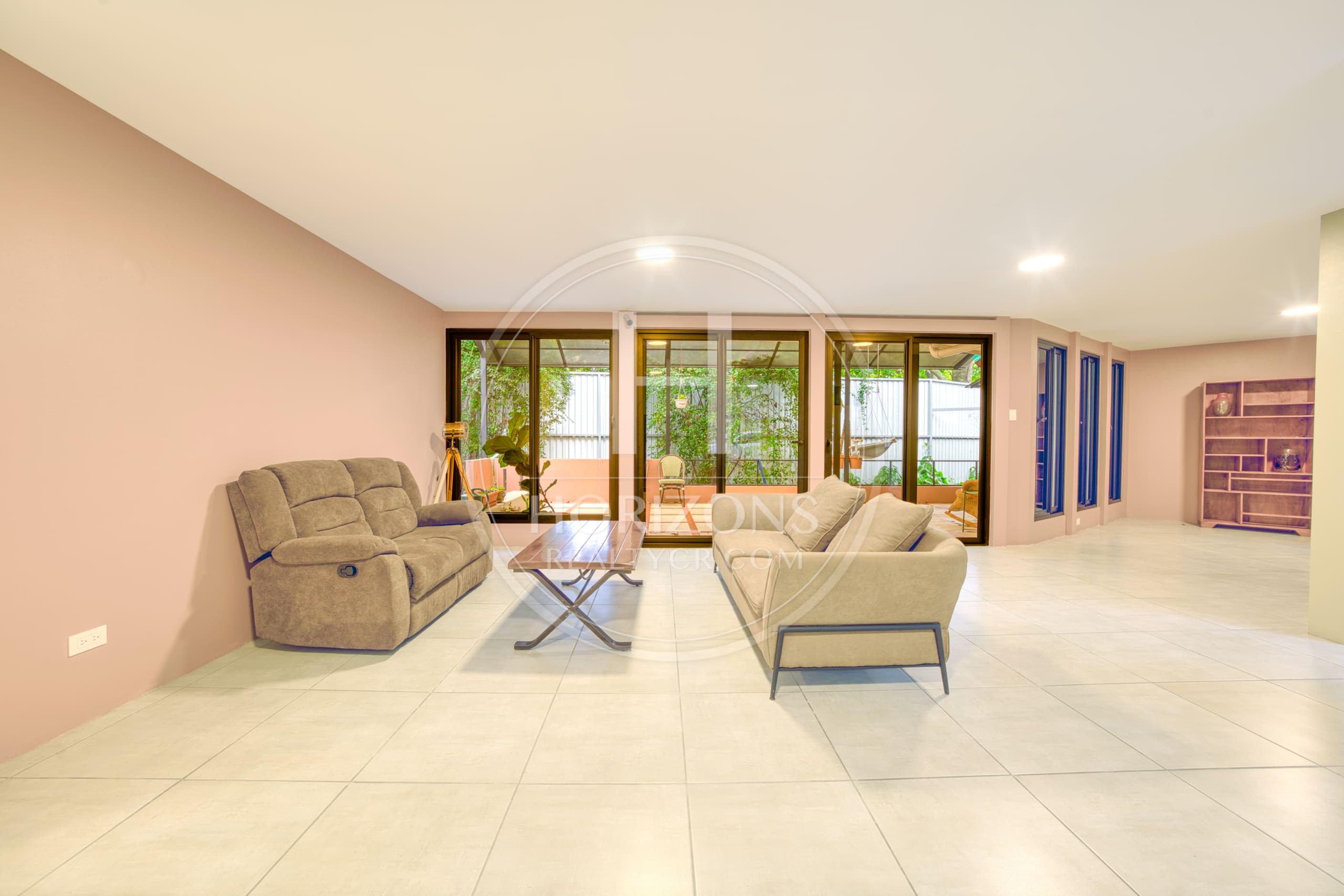 Casa de Una Planta en Los Yoses con Modernos Acabados 4 Habitaciones y jardín noj1226jb