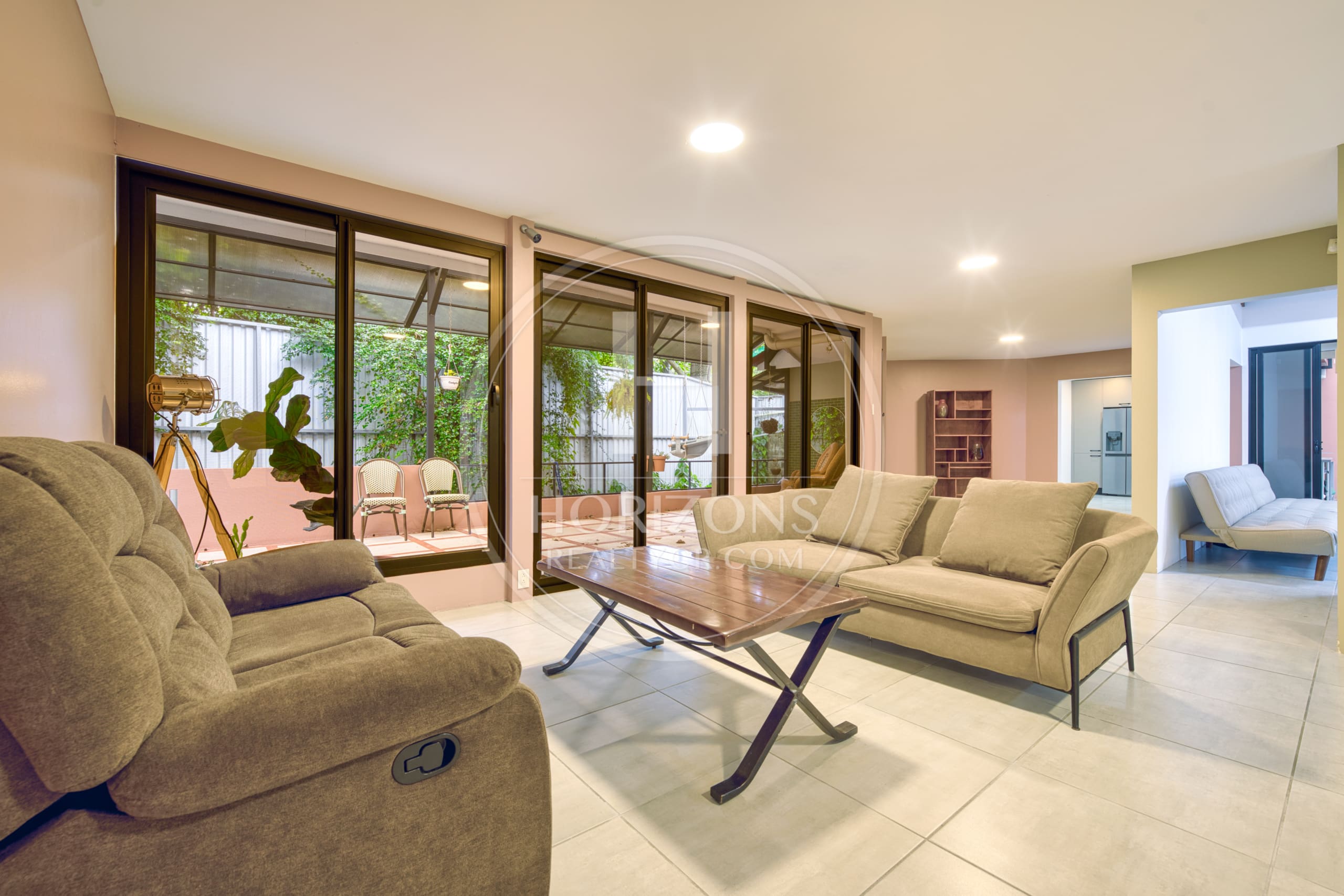 Casa De Una Planta En Los Yoses Con Modernos Acabados 4 Habitaciones Y Jardín Noj1226Jb
