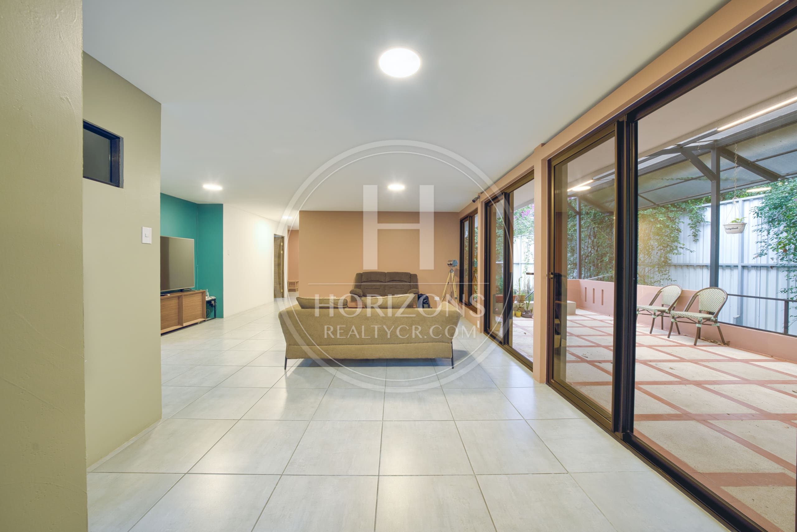 Casa de Una Planta en Los Yoses con Modernos Acabados 4 Habitaciones y jardín noj1226jb