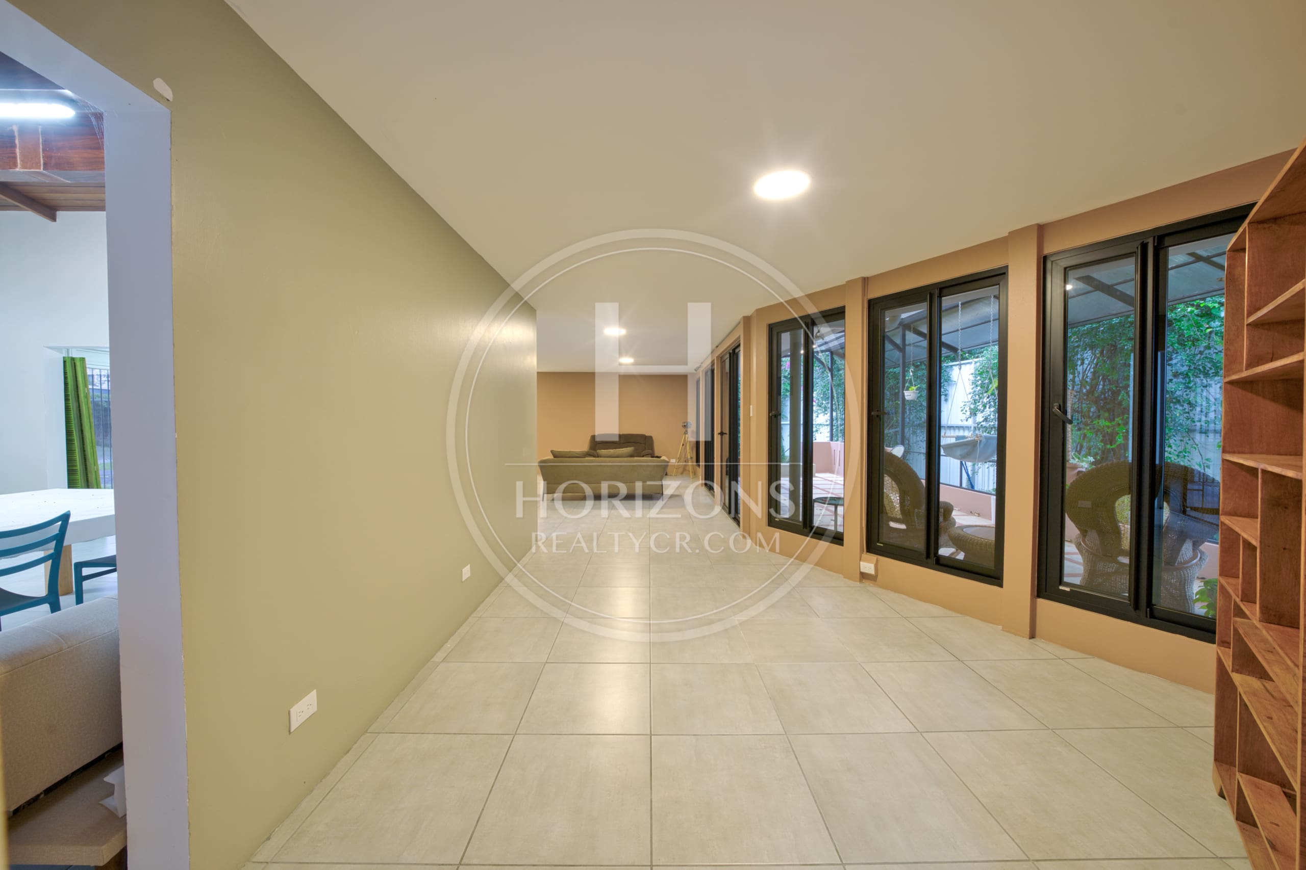 Casa de Una Planta en Los Yoses con Modernos Acabados 4 Habitaciones y jardín noj1226jb