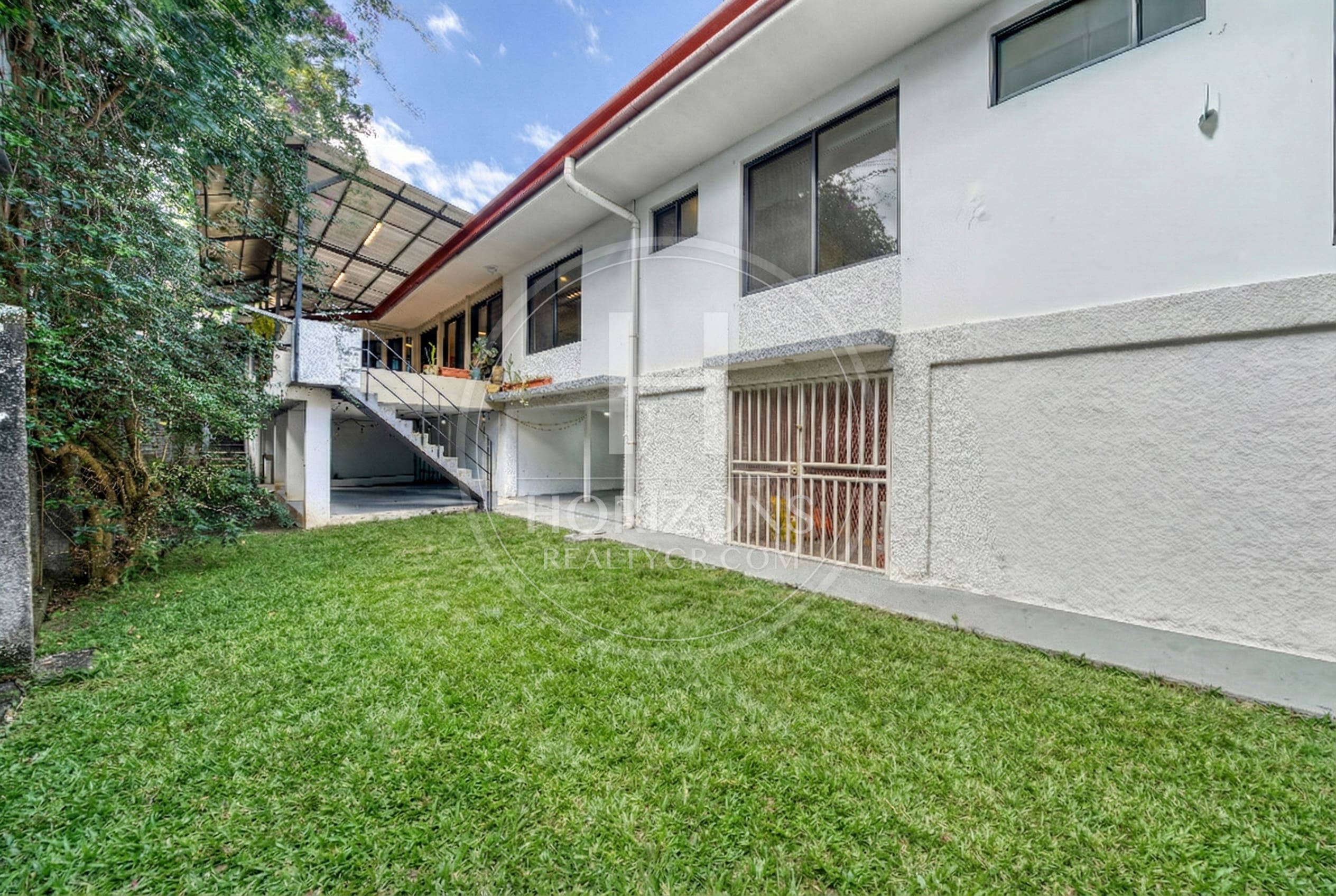 Casa de Una Planta en Los Yoses con Modernos Acabados 4 Habitaciones y jardín noj1226jb