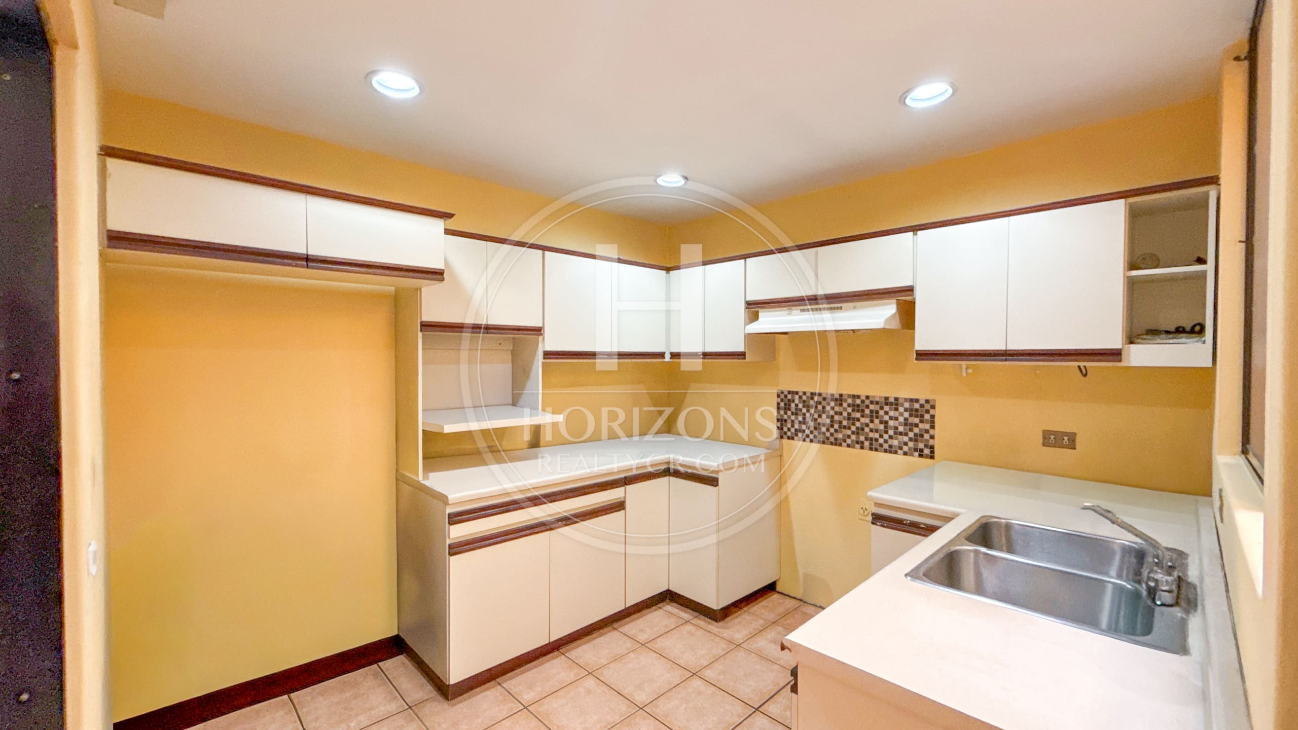 Casa Independiente con Patio en Barrio Tournón San José 3 Habitaciones y 3 Parqueos nja1243jb