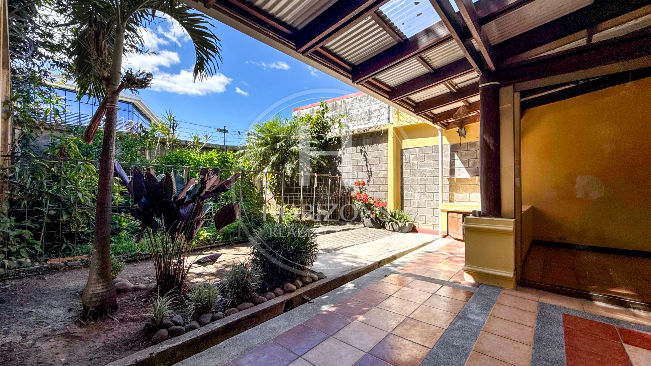 Casa Independiente con Patio en Barrio Tournón San José 3 Habitaciones y 3 Parqueos nja1243jb