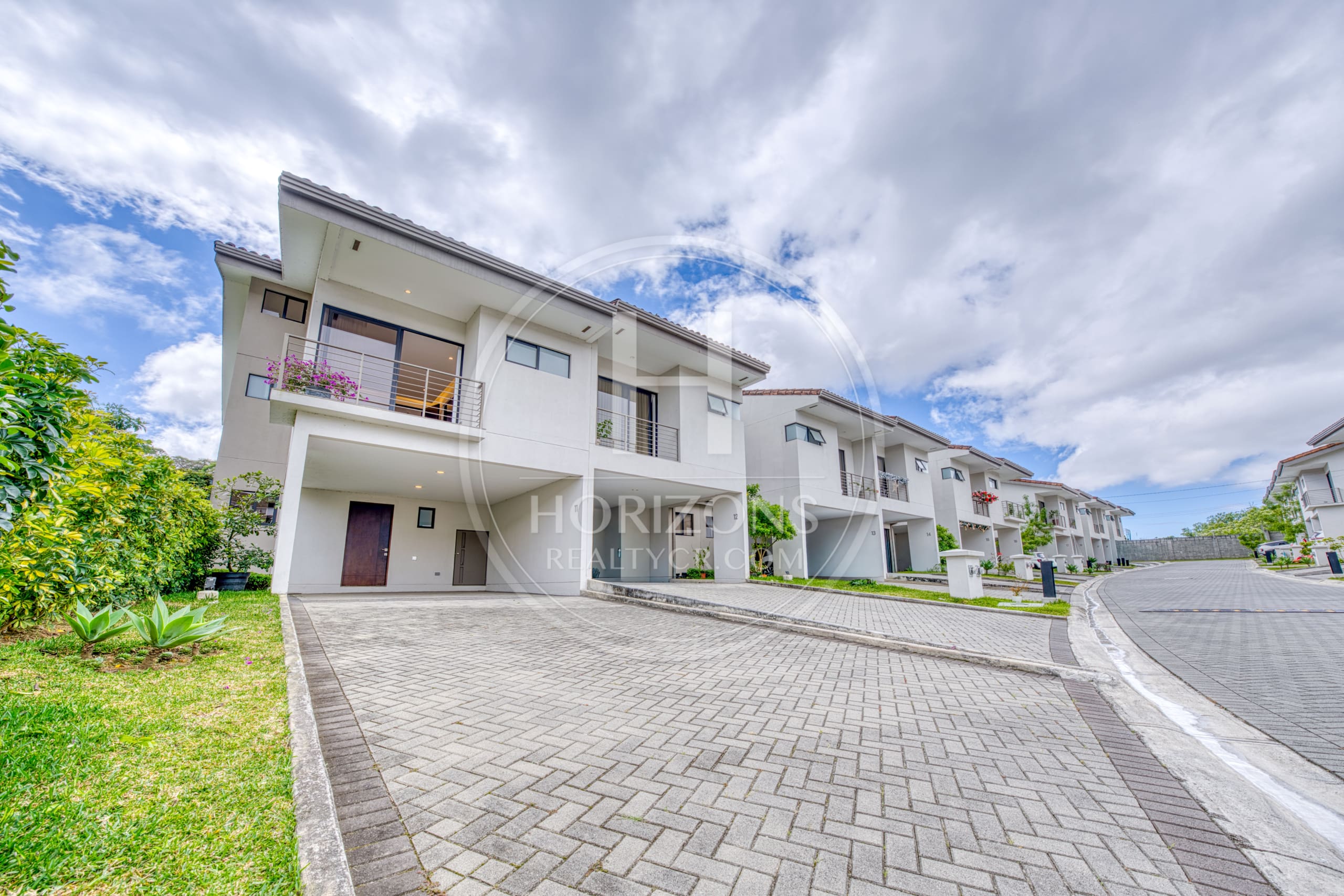 Venta Casa con Jardín en Montes de Oca Condominio La Estefana 3 Habitaciones 6 Parqueos noj1243dm