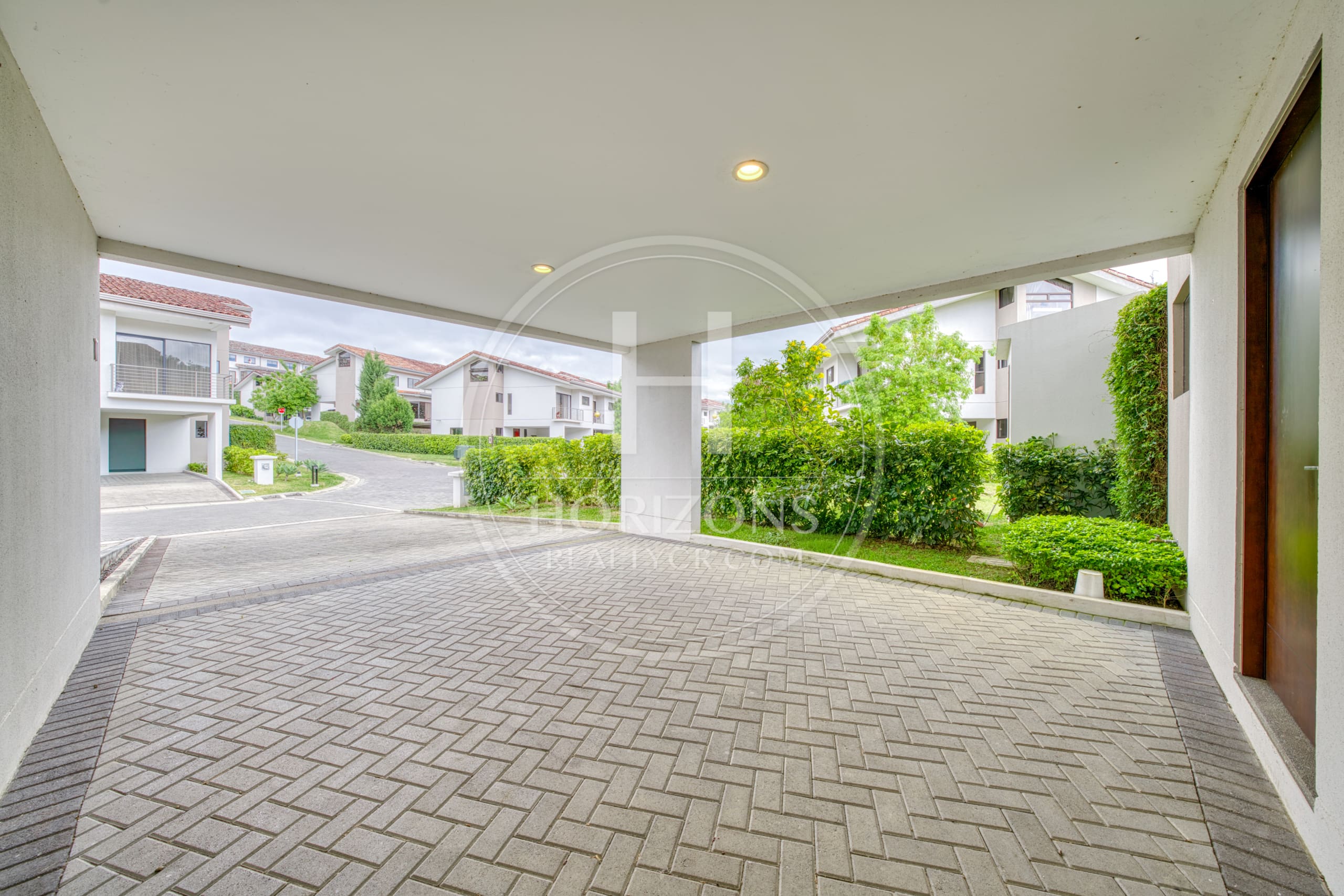 Venta Casa con Jardín en Montes de Oca Condominio La Estefana 3 Habitaciones 6 Parqueos noj1243dm