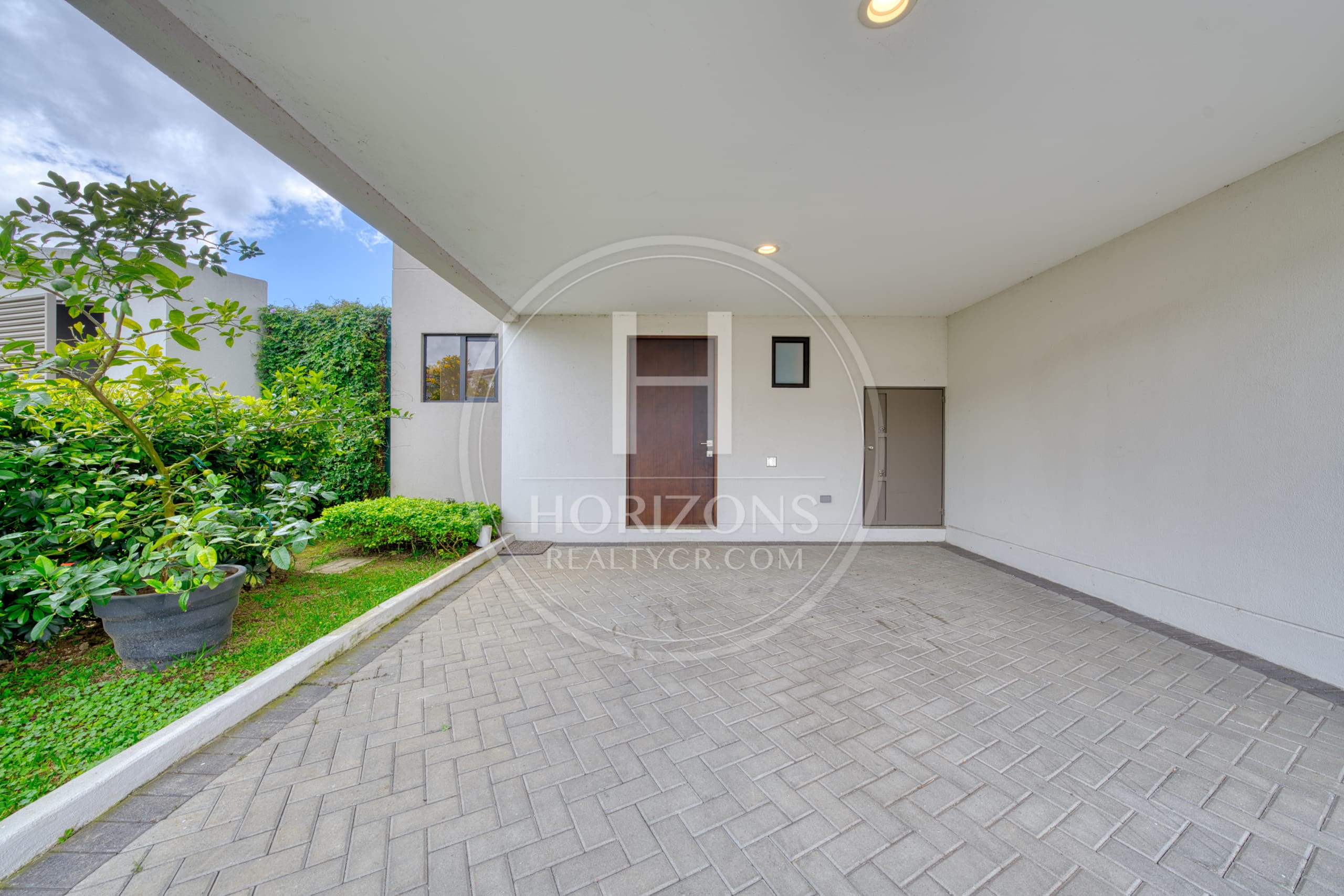 Venta Casa con Jardín en Montes de Oca Condominio La Estefana 3 Habitaciones 6 Parqueos noj1243dm