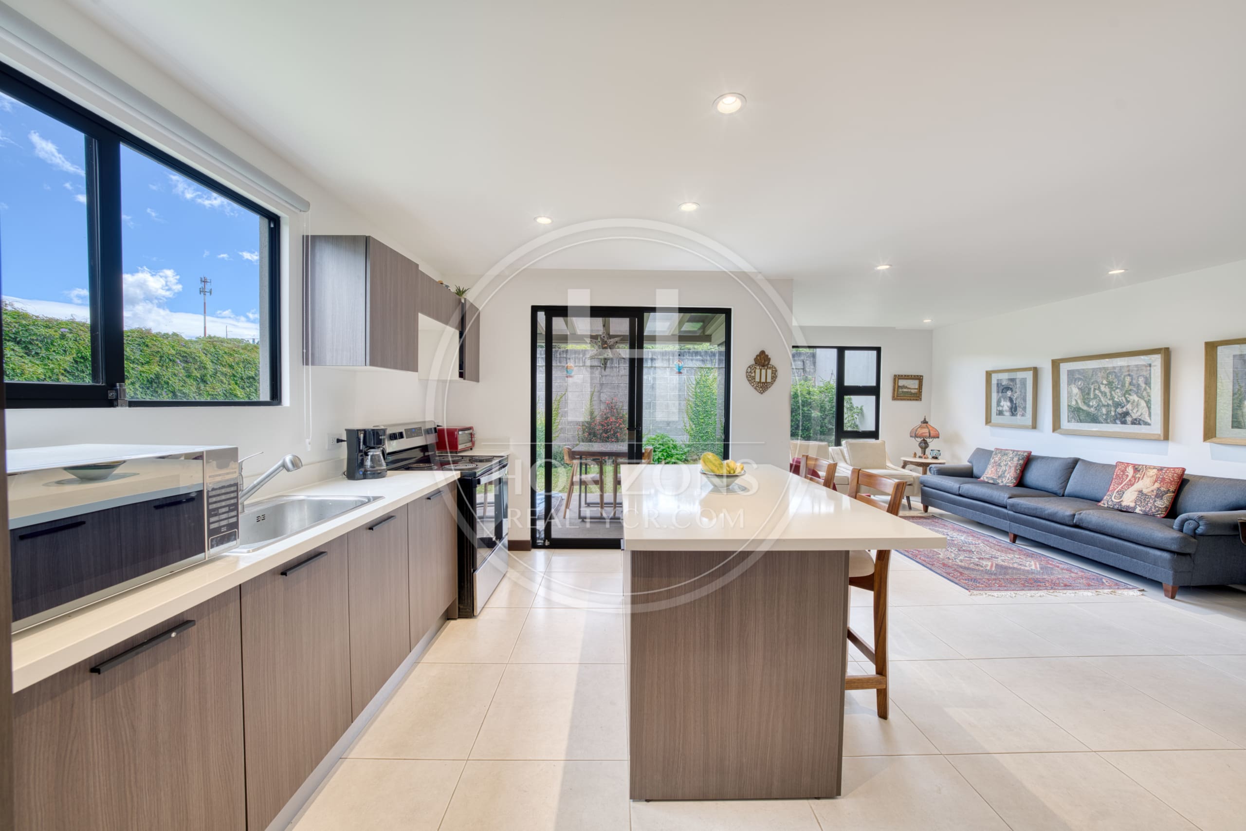 Venta Casa con Jardín en Montes de Oca Condominio La Estefana 3 Habitaciones 6 Parqueos noj1243dm