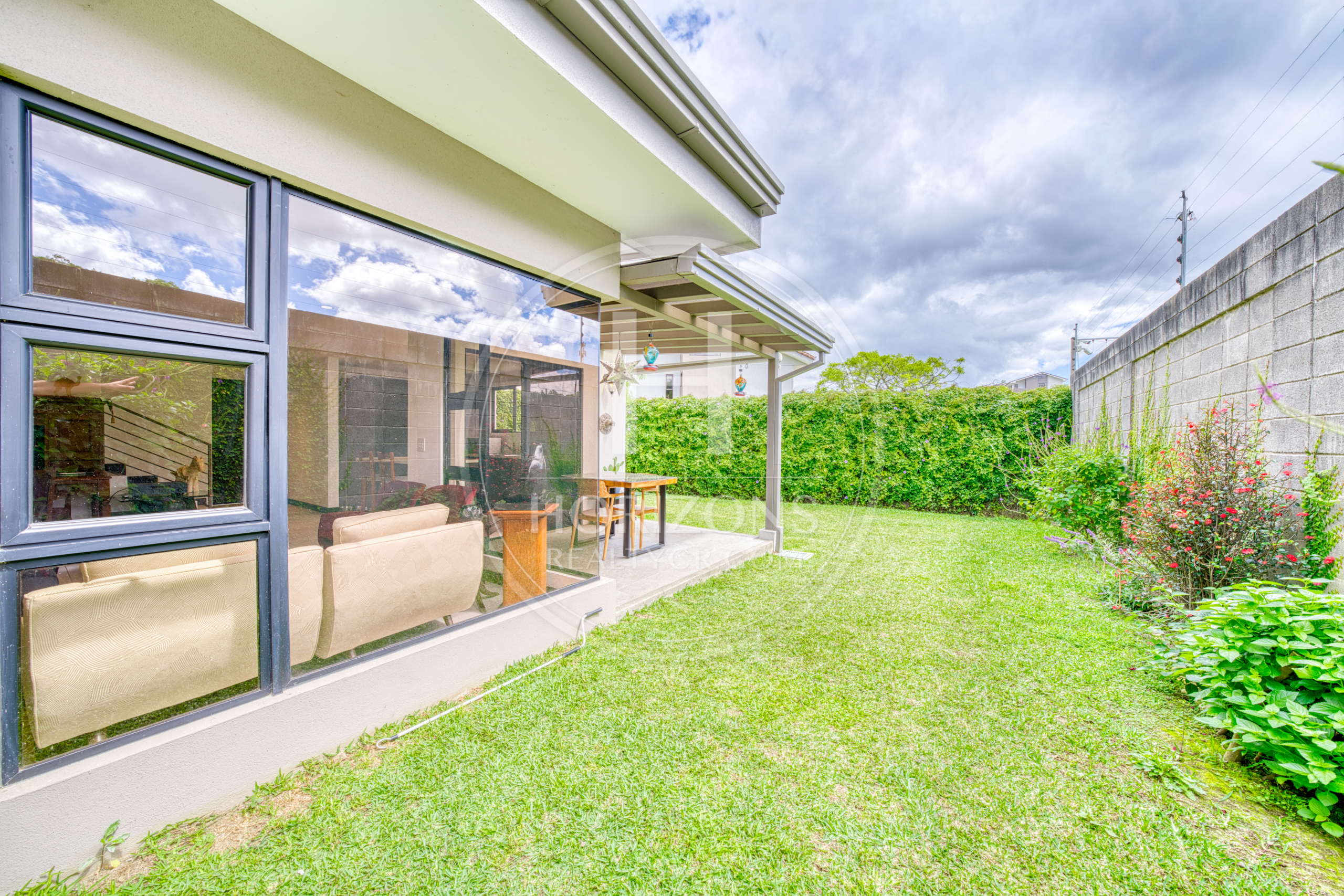Venta Casa con Jardín en Montes de Oca Condominio La Estefana 3 Habitaciones 6 Parqueos noj1243dm