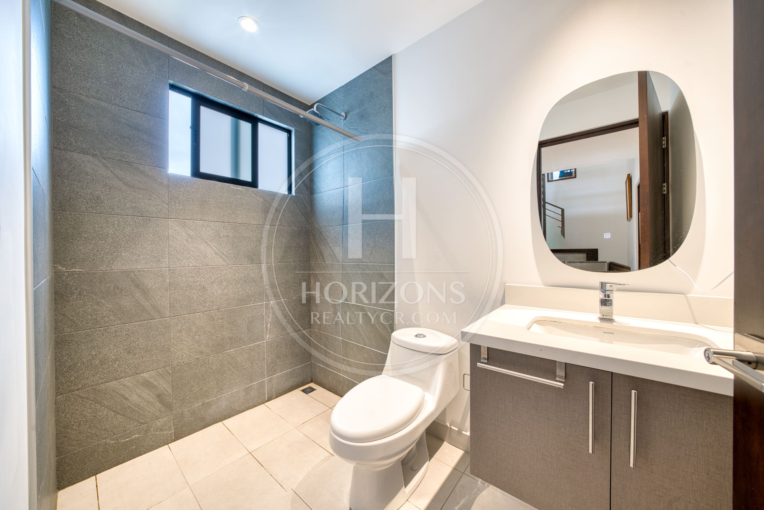 Venta Casa con Jardín en Montes de Oca Condominio La Estefana 3 Habitaciones 6 Parqueos noj1243dm