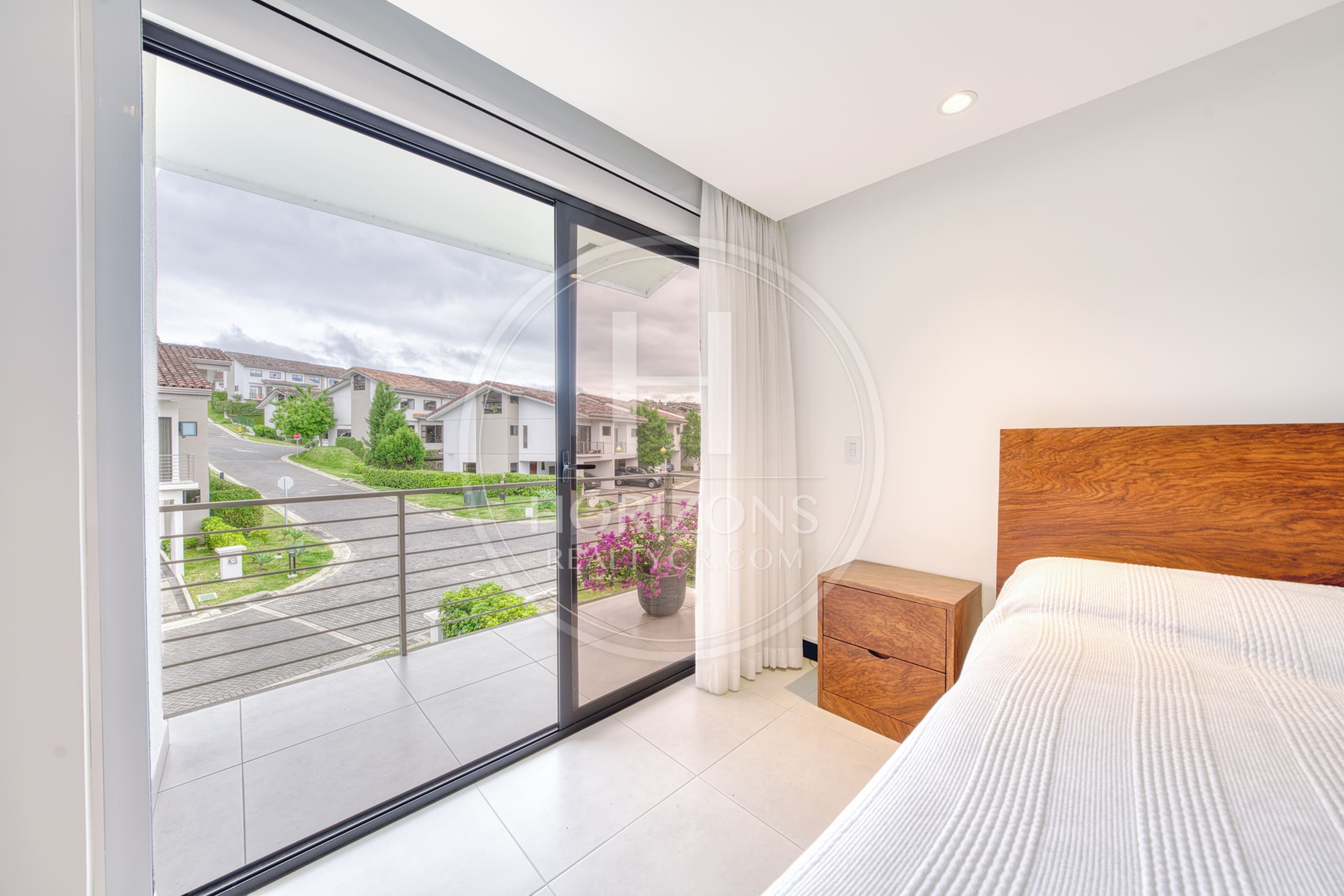 Venta Casa con Jardín en Montes de Oca Condominio La Estefana 3 Habitaciones 6 Parqueos noj1243dm