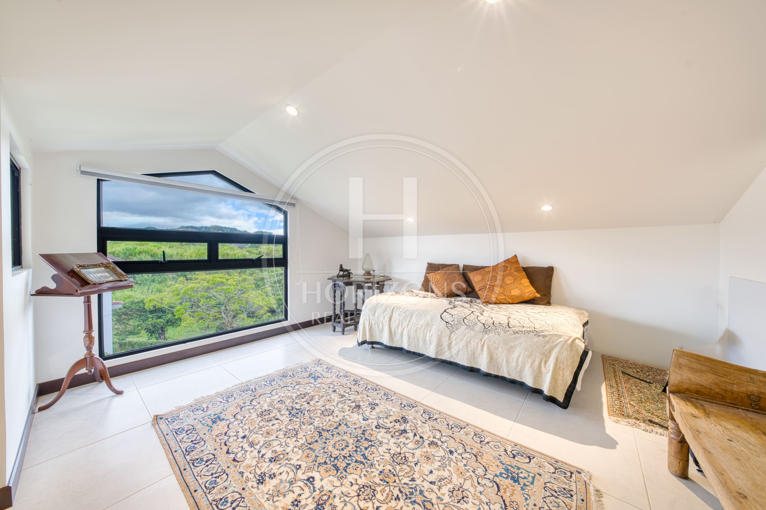 Venta Casa con Jardín en Montes de Oca Condominio La Estefana 3 Habitaciones 6 Parqueos noj1243dm