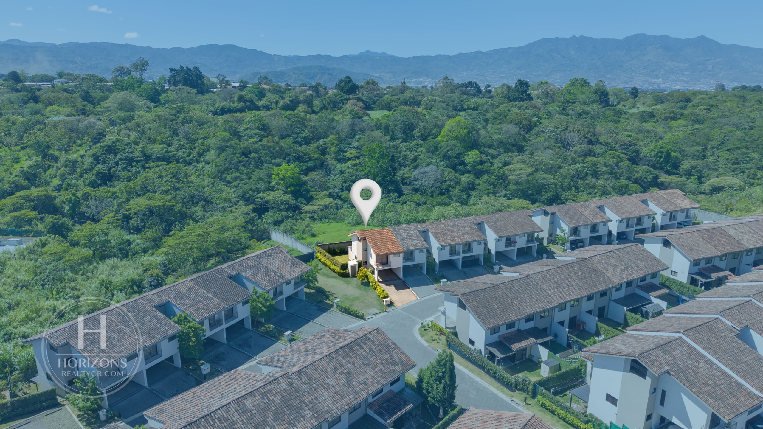 Venta Casa con Jardín en Montes de Oca Condominio La Estefana 3 Habitaciones 6 Parqueos noj1243dm