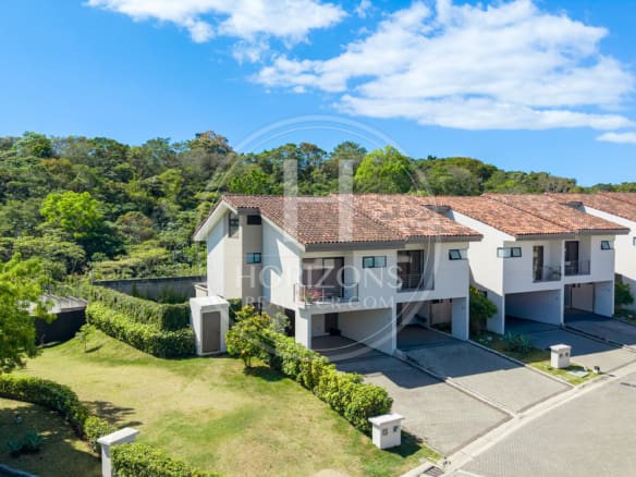 Venta Casa Con Jardín En Montes De Oca Condominio La Estefana 3 Habitaciones 6 Parqueos Noj1243Dm