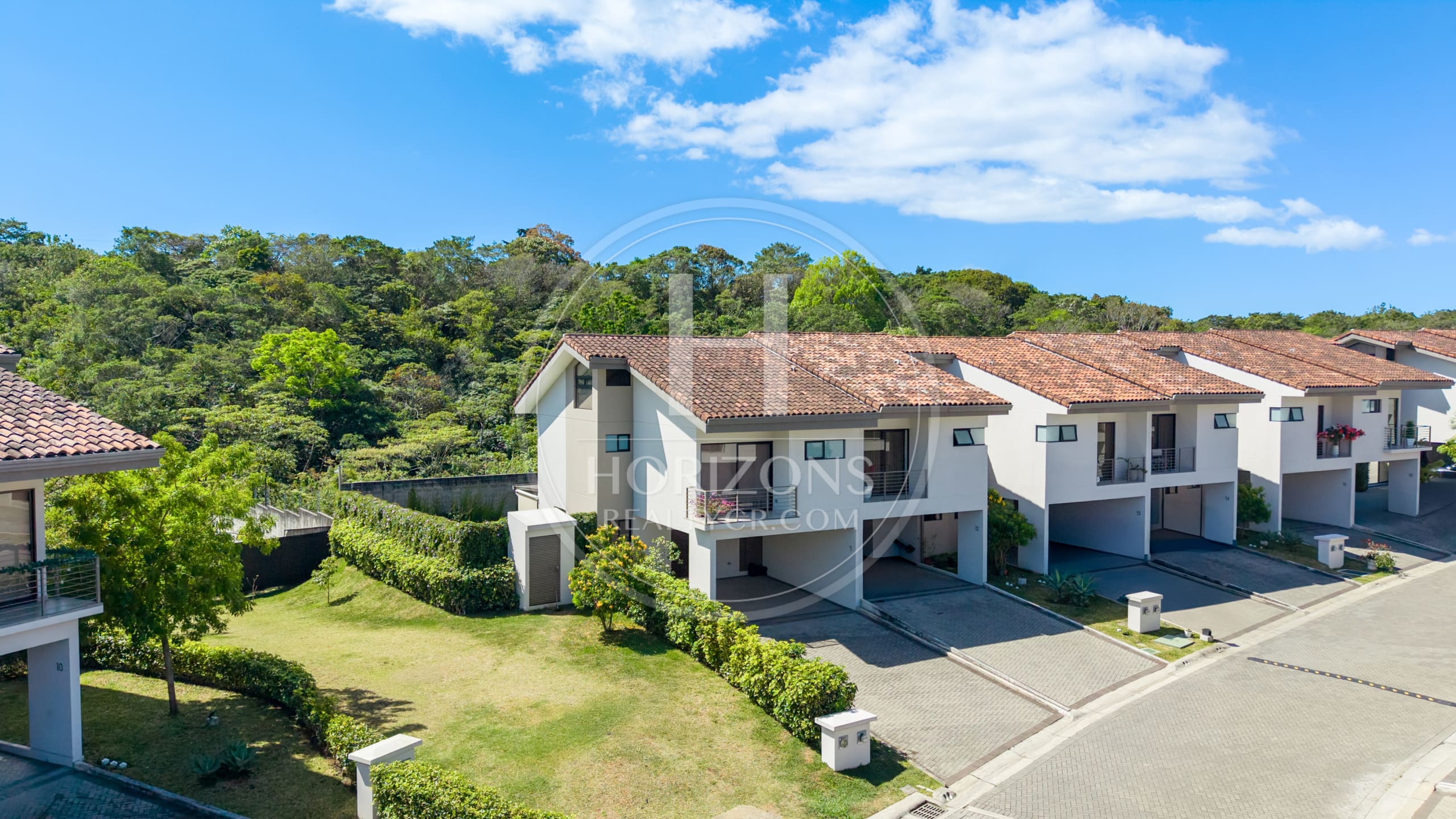 Venta Casa Con Jardín En Montes De Oca Condominio La Estefana 3 Habitaciones 6 Parqueos Noj1243Dm