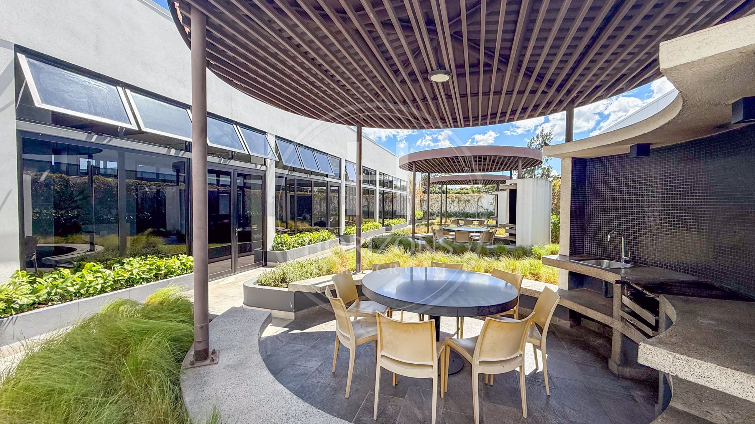 Se Vende Exclusivo Apartamento en Condominio Núcleo Sabana San José con Amenidades y Centro Gastronómico noj1245jb