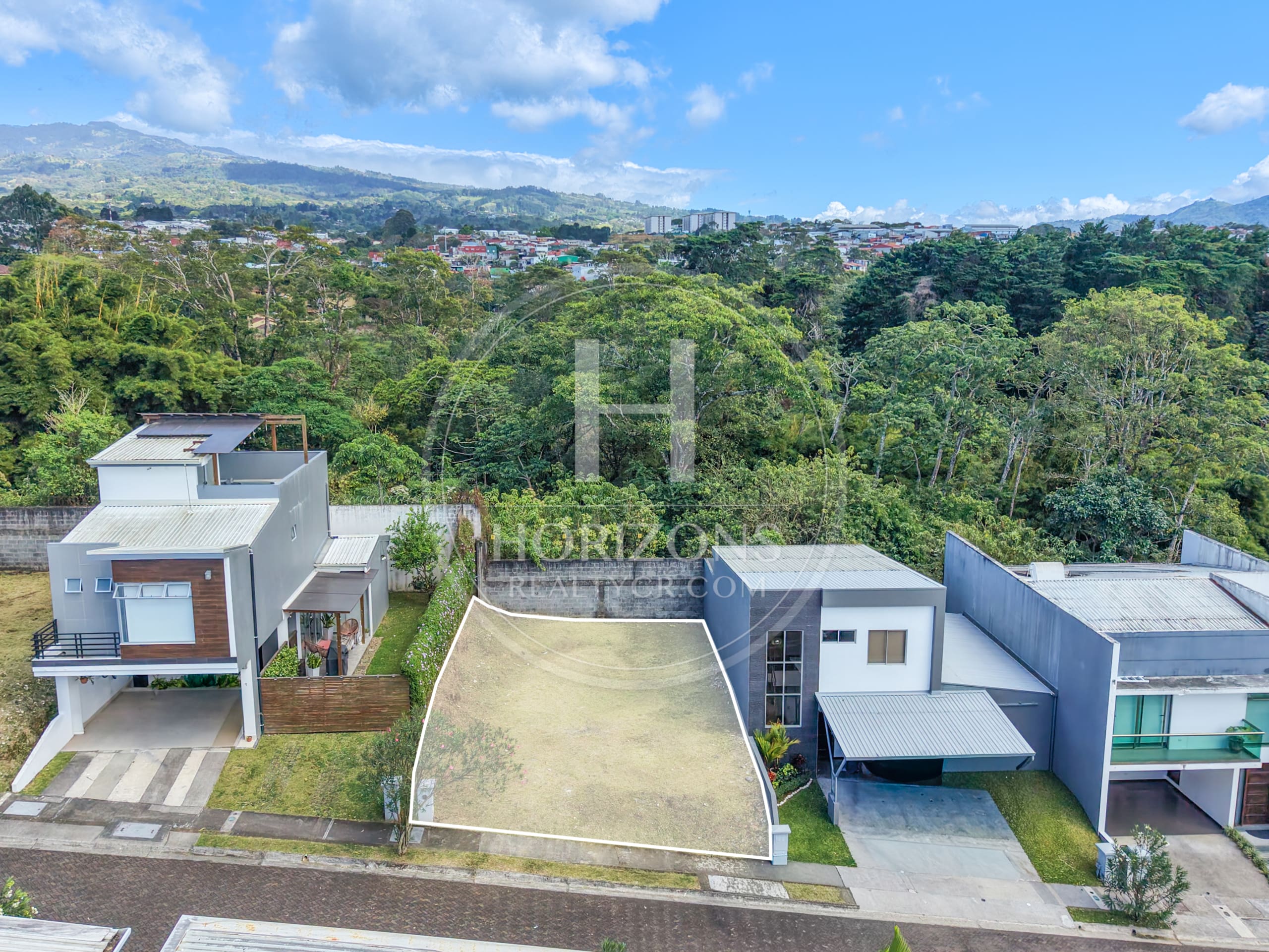 Lote en Venta en Condominio Génesis 206 m² en Sabanilla Construcción Libre noj1251dm