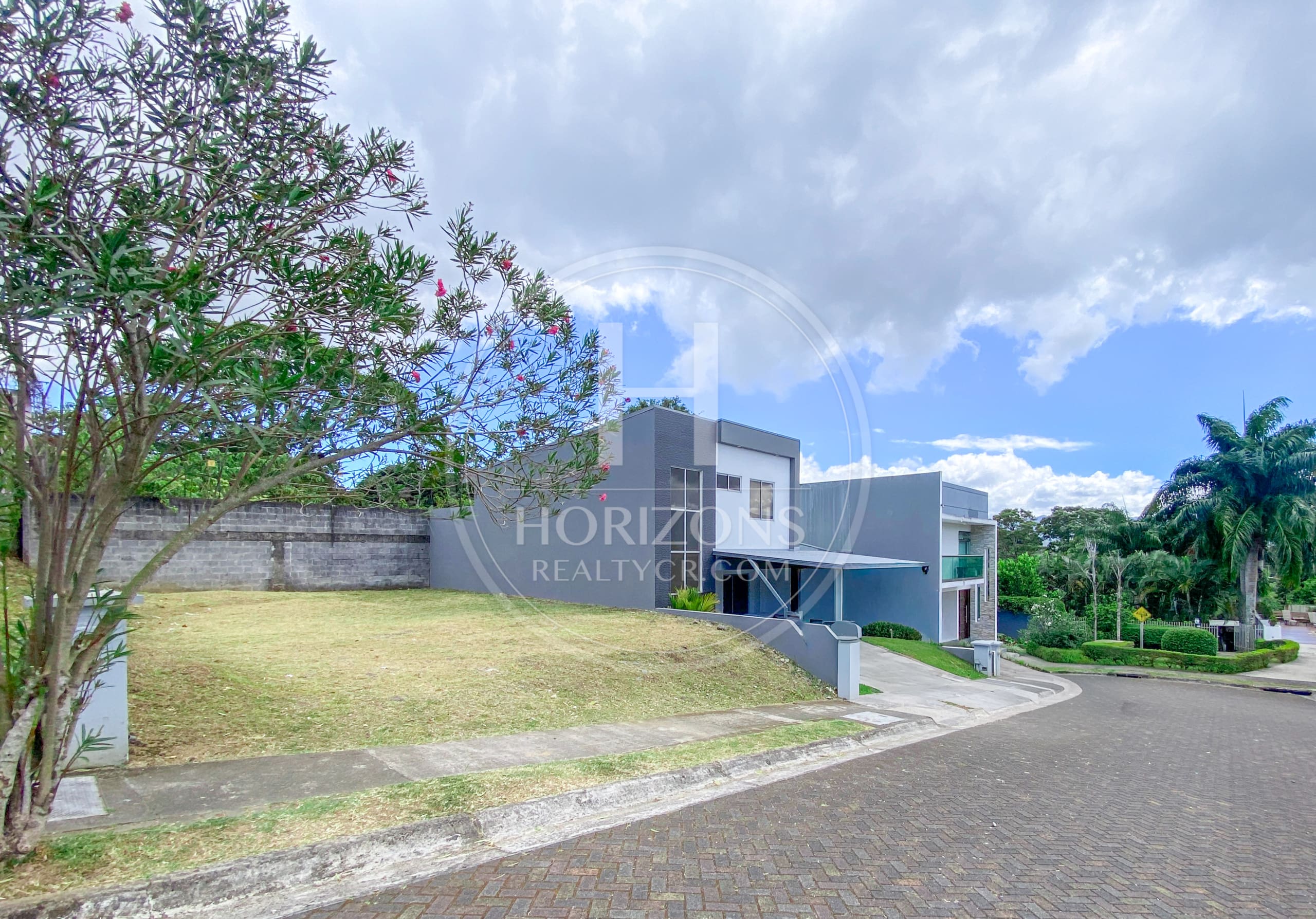 Lote en Venta en Condominio Génesis 206 m² en Sabanilla Construcción Libre noj1251dm