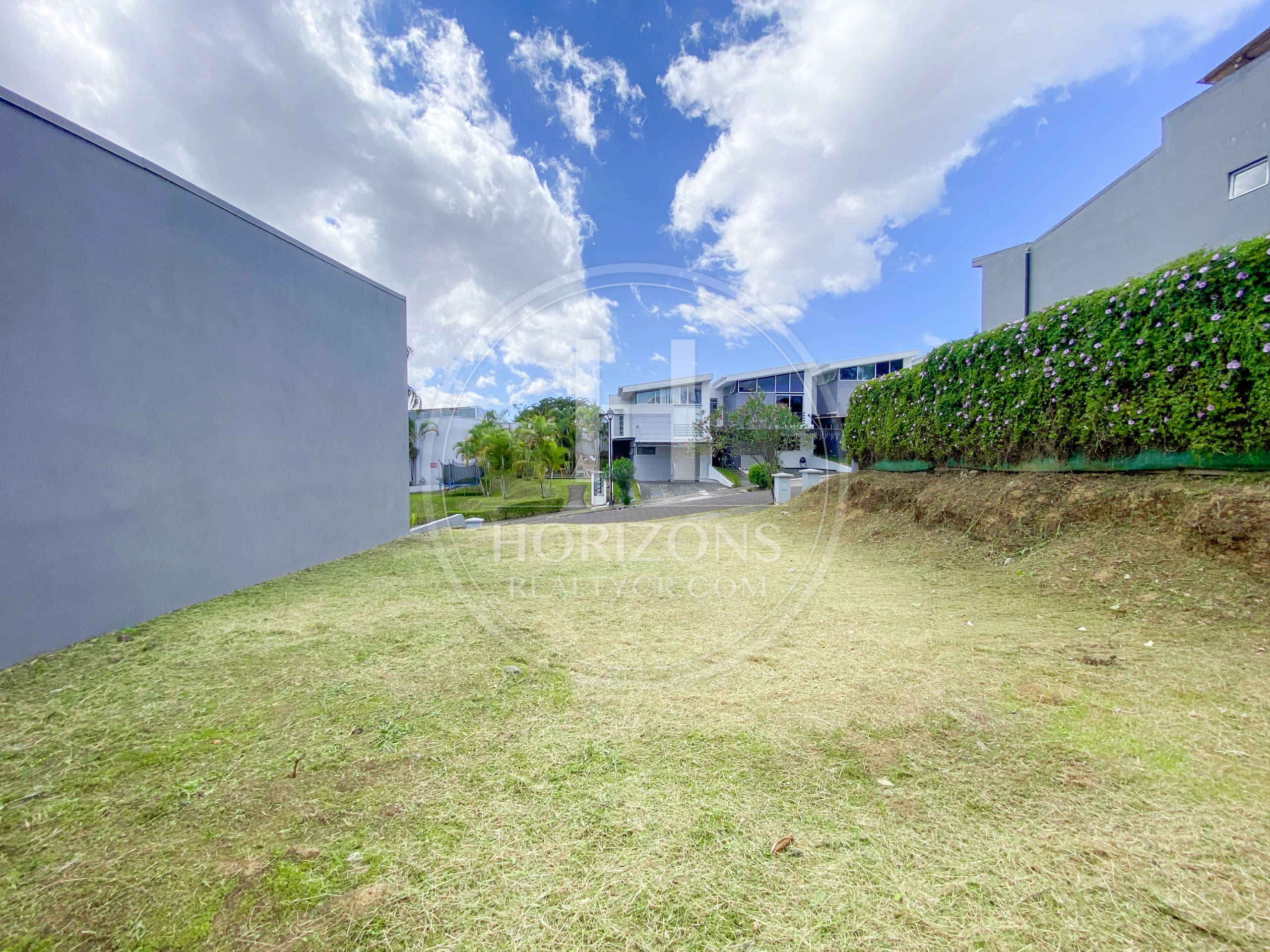 Lote en Venta en Condominio Génesis 206 m² en Sabanilla Construcción Libre noj1251dm