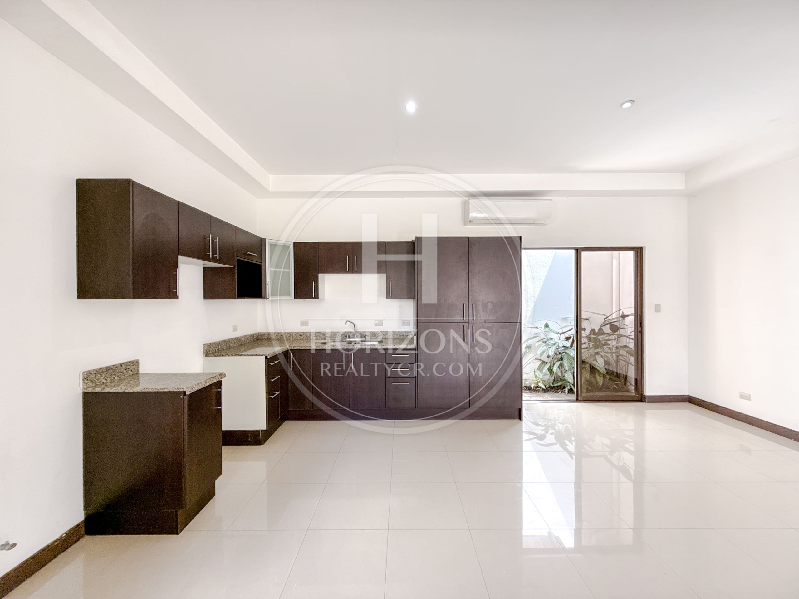Casa de Una Planta en Alquiler en Bello Horizonte de Escazú 2 Habitaciones y Amenidades noj1252jb