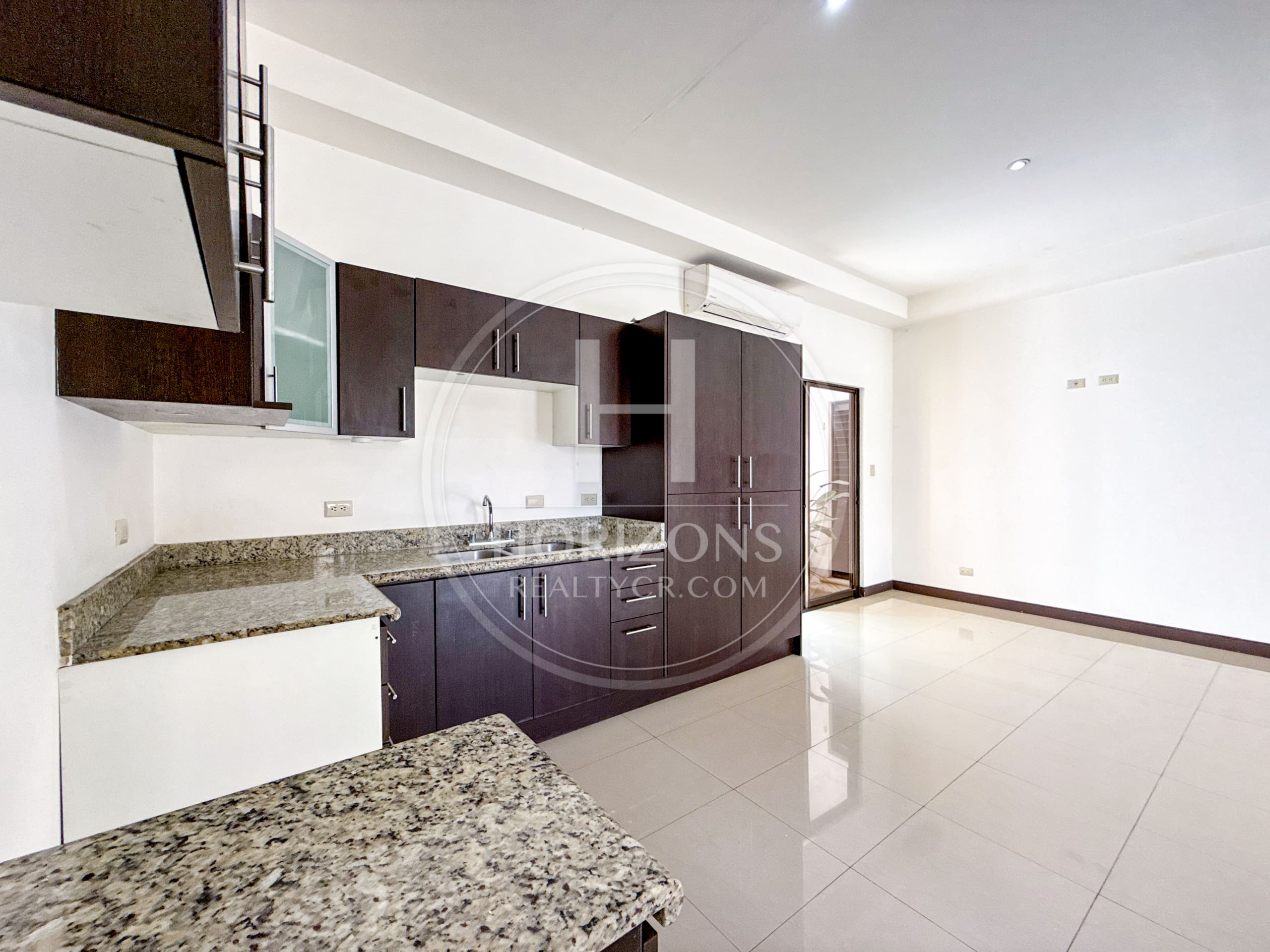 Casa de Una Planta en Alquiler en Bello Horizonte de Escazú 2 Habitaciones y Amenidades noj1252jb