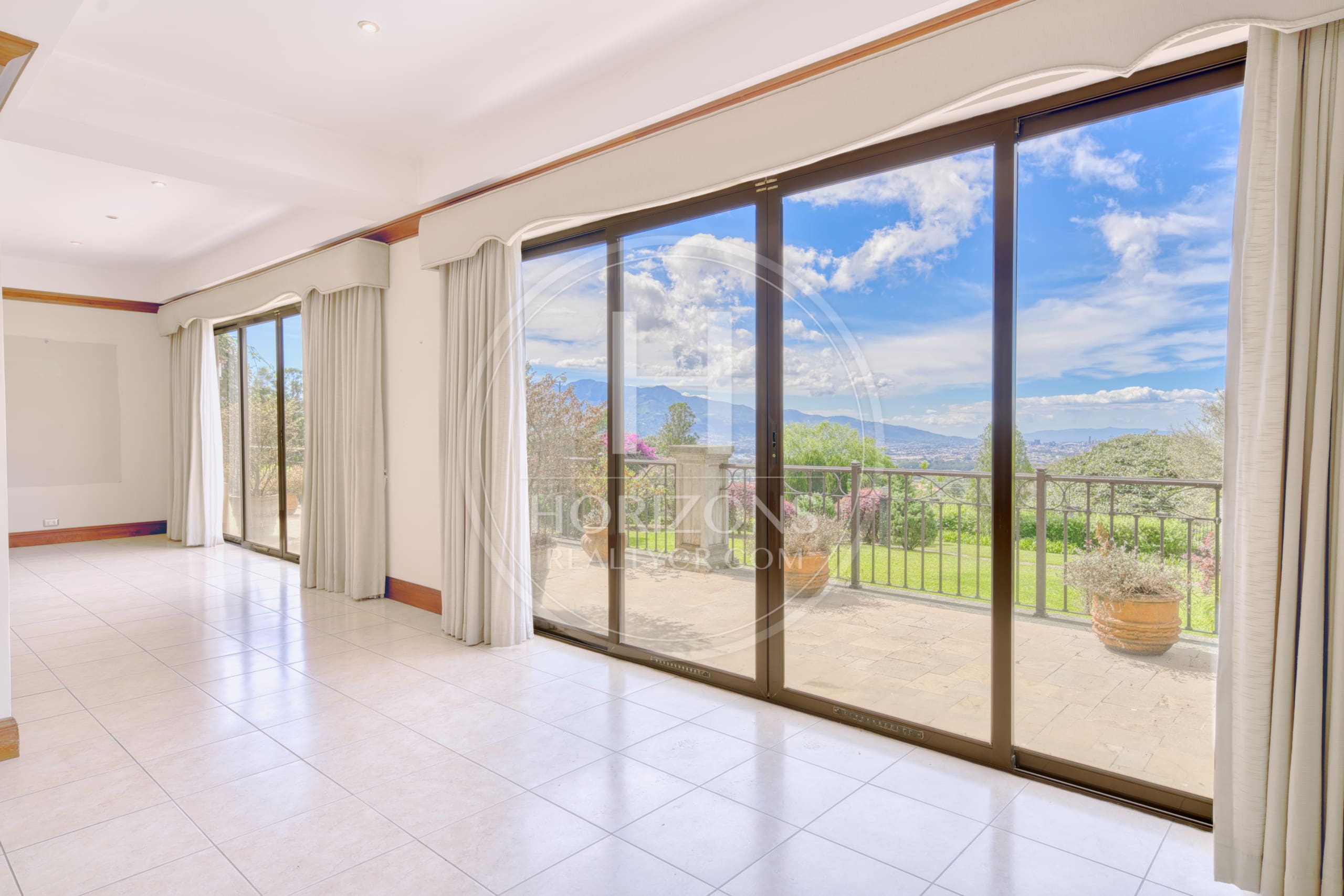 Se Vende Apartamento de Lujo en Torre el Olivar en Colinas de Montealegre Curridabat noj1253or