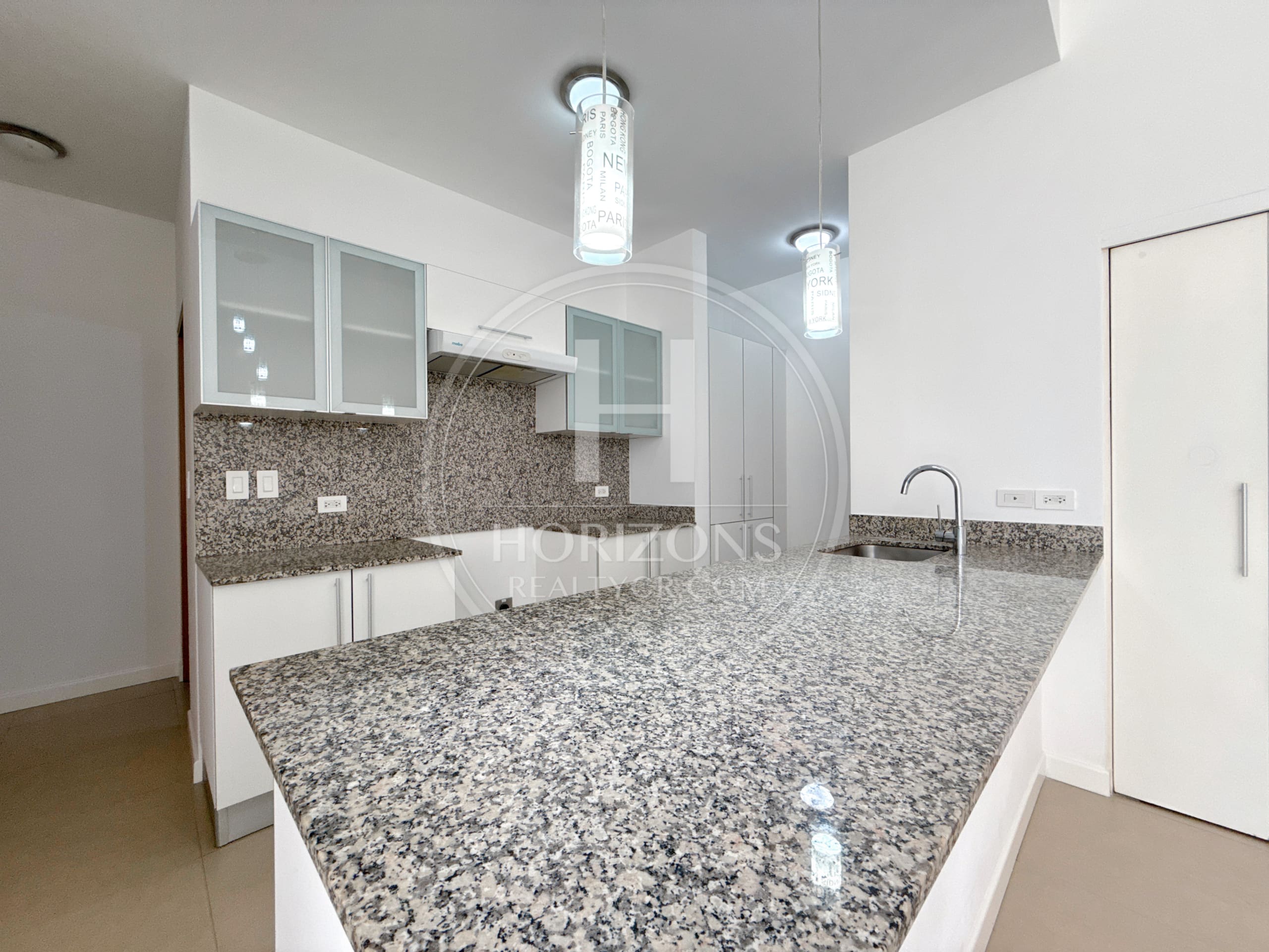 Se Vende Apartamento en Condominio Vive Sabanilla 2 Habitaciones y 2 Parqueos noj1264dm