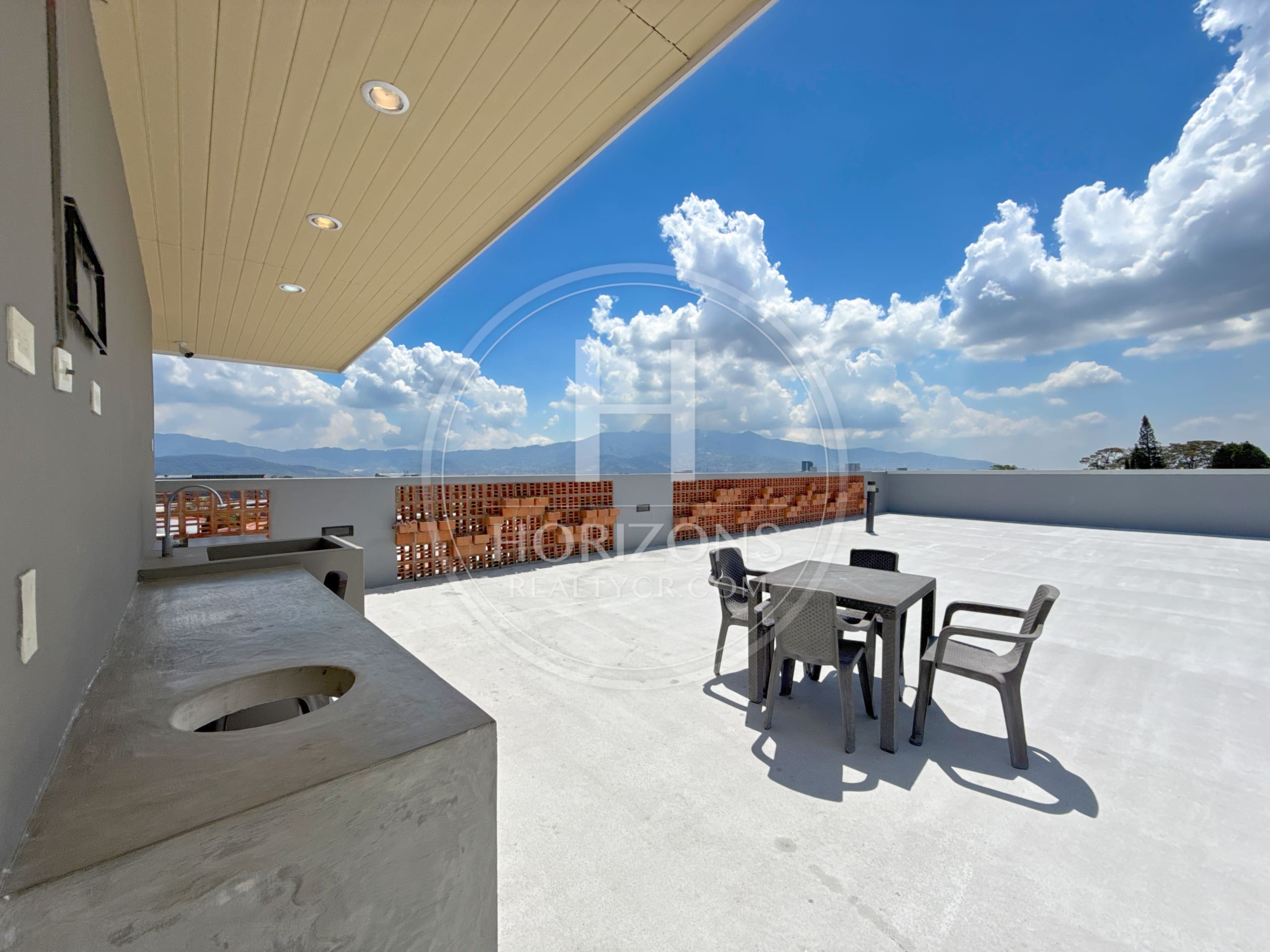 Se Vende Apartamento en Condominio Vive Sabanilla 2 Habitaciones y 2 Parqueos noj1264dm
