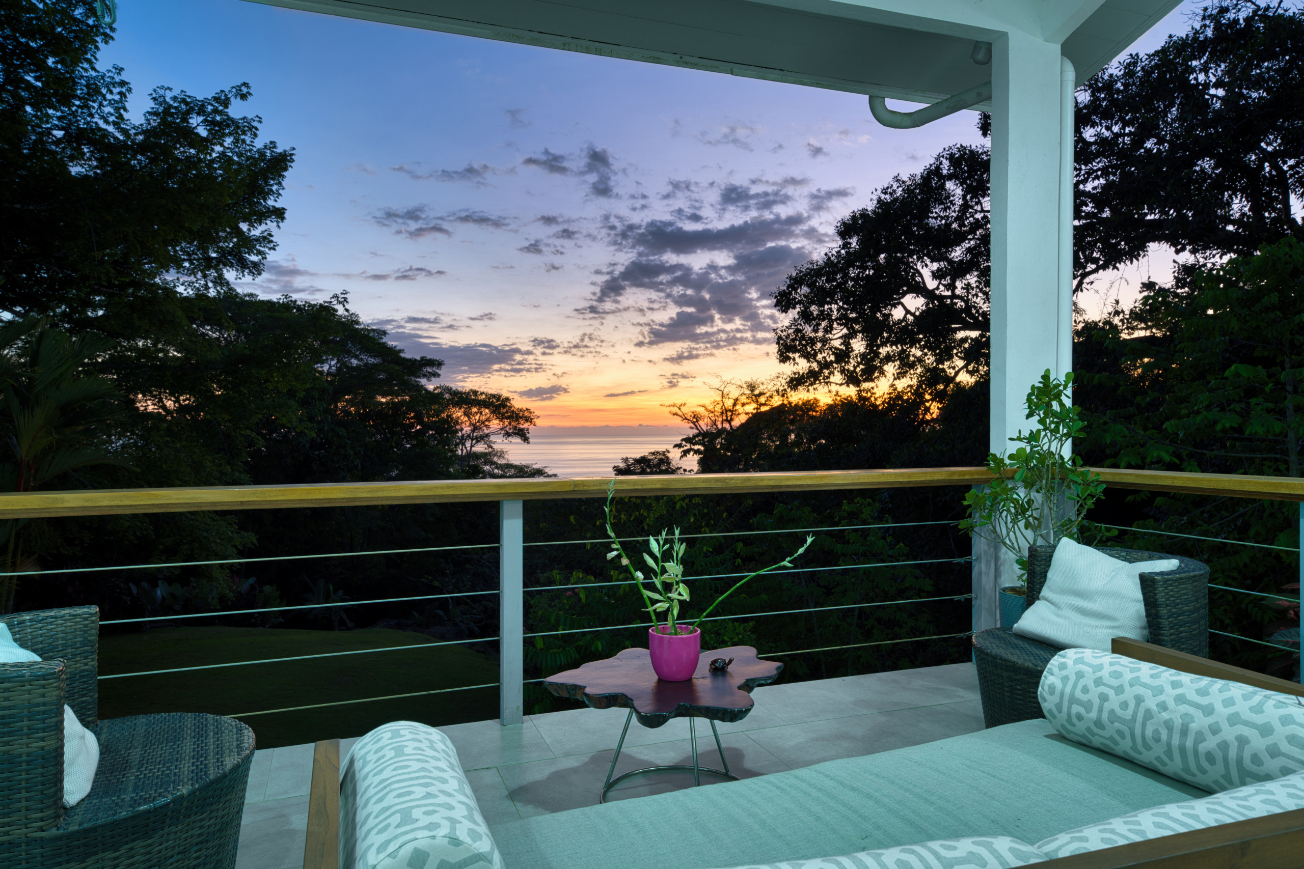 Casa en Escaleras Bahía Ballena Dominicalito Piscina Infinita y Vistas Panorámicas nja1376jb