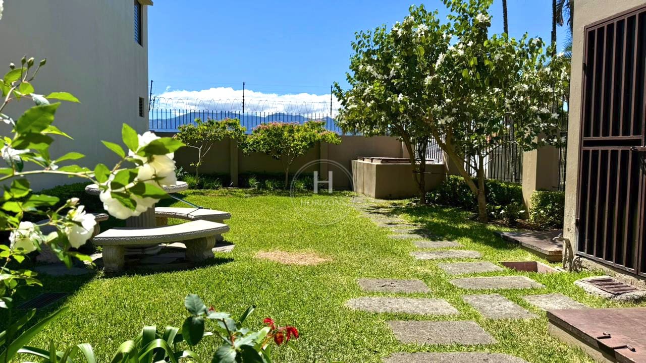 Se Vende Casa en Condominio San Pedro Montes de Oca 4 Habitaciones y Vista a las Montañas noj1258jb