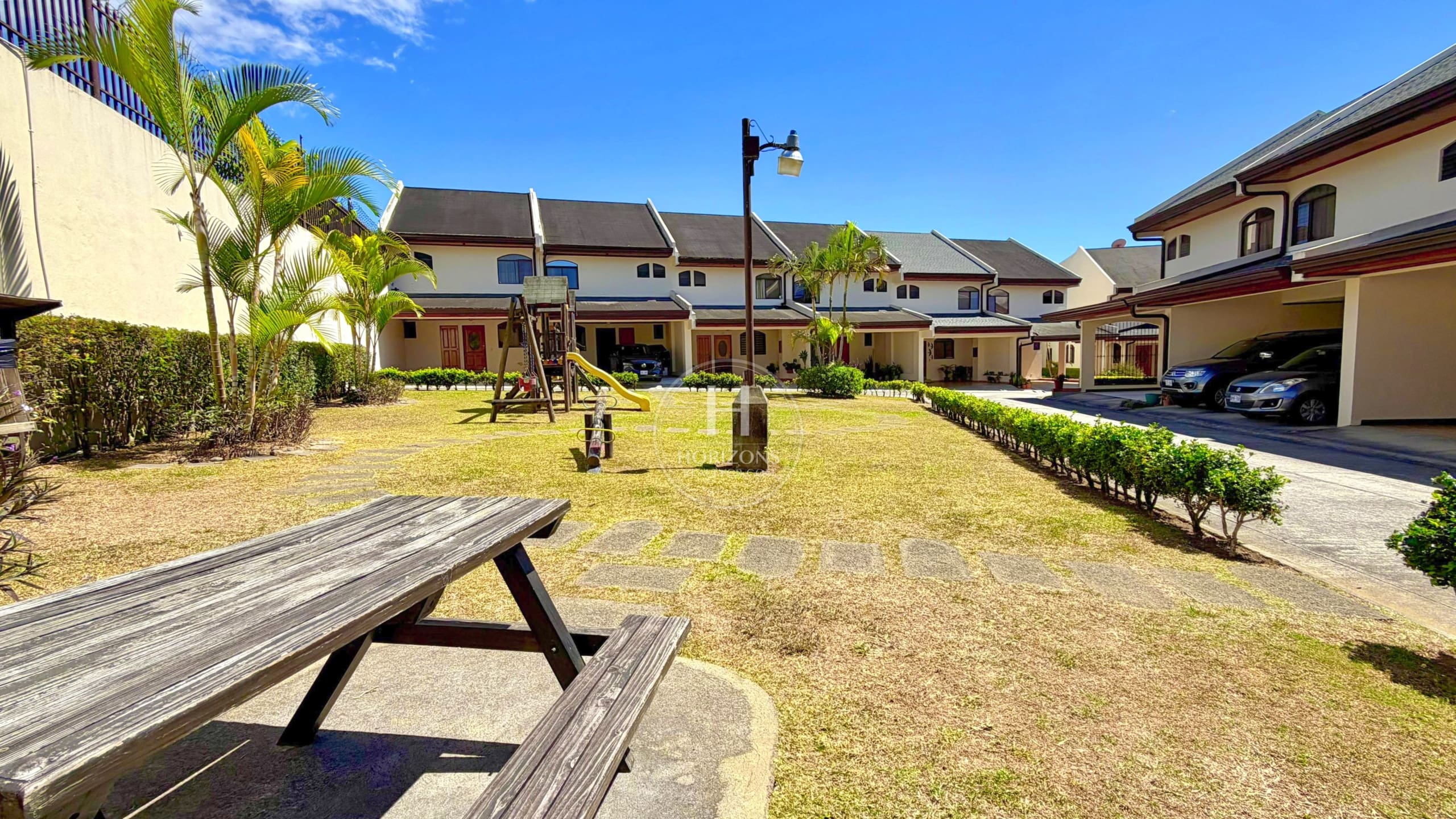 Se Vende Casa en Condominio San Pedro Montes de Oca 4 Habitaciones y Vista a las Montañas noj1258jb