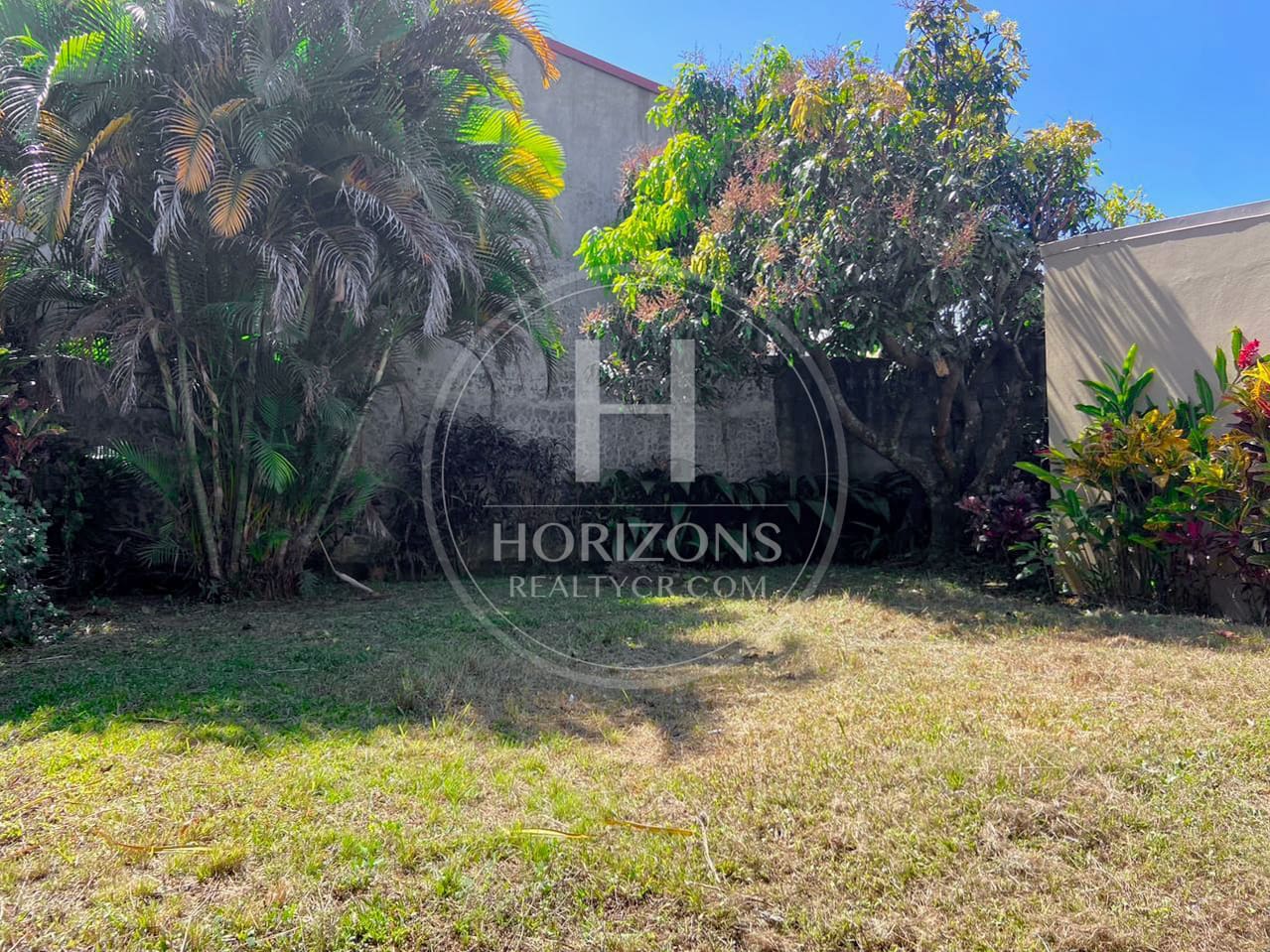 Se Alquila Casa Independiente en Rohrmoser 4 Habitaciones y Patio noj1256jb
