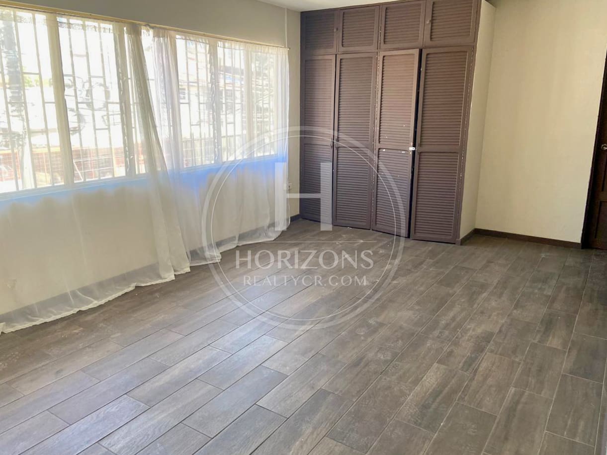 Se Alquila Casa Independiente en Rohrmoser 4 Habitaciones y Patio noj1256jb