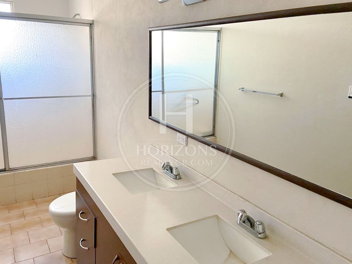 Se Alquila Casa Independiente en Rohrmoser 4 Habitaciones y Patio noj1256jb