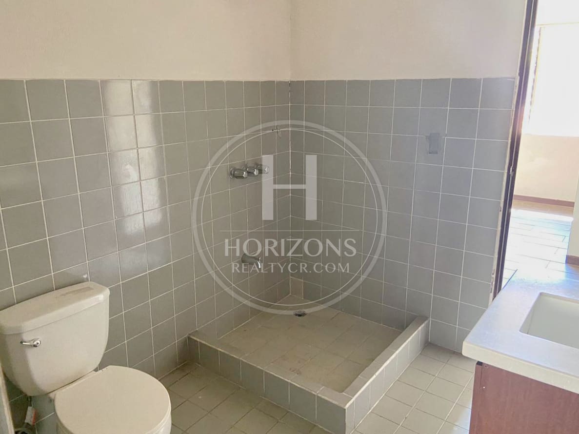 Se Alquila Casa Independiente en Rohrmoser 4 Habitaciones y Patio noj1256jb