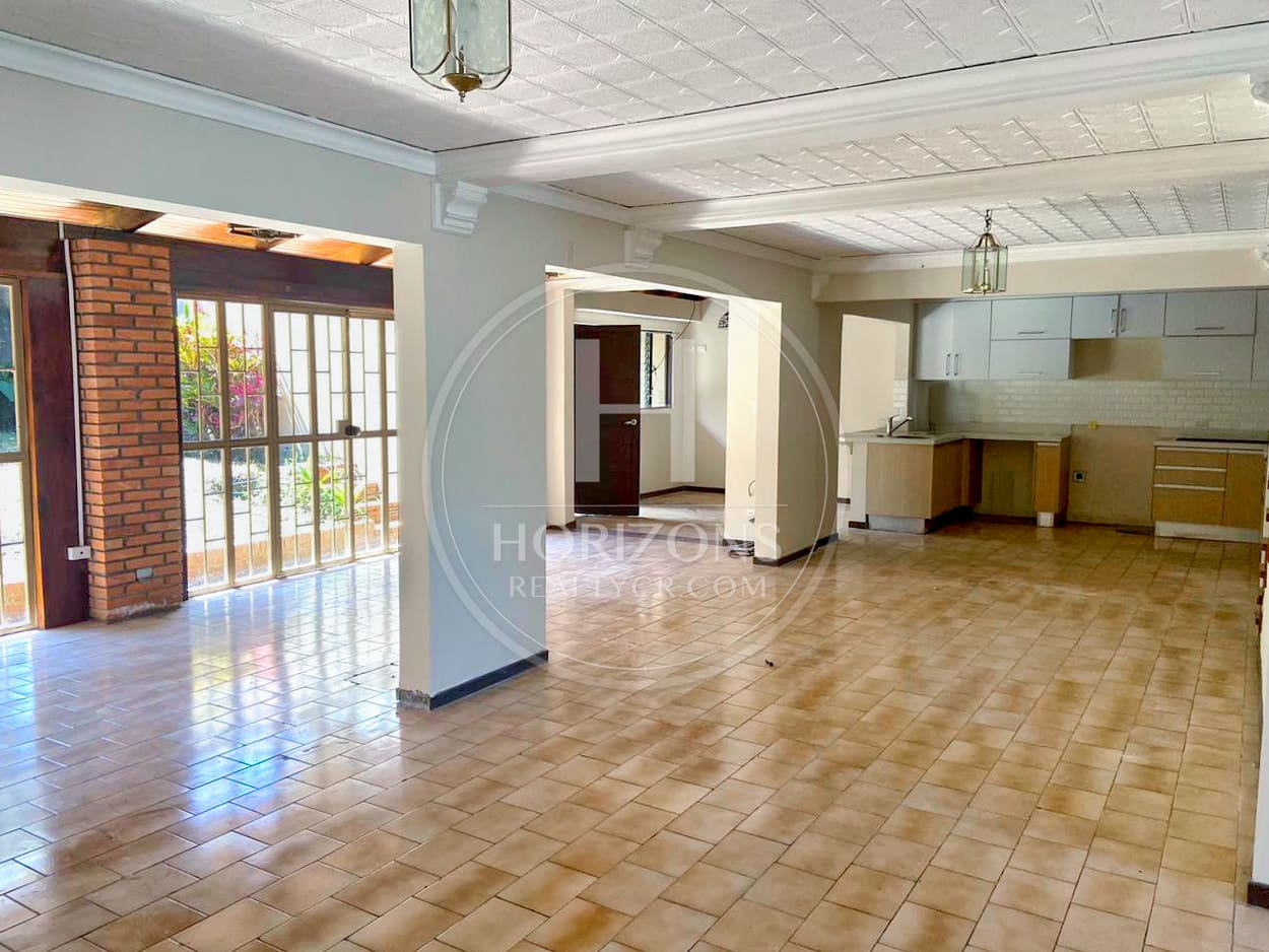 Se Alquila Casa Independiente en Rohrmoser 4 Habitaciones y Patio noj1256jb