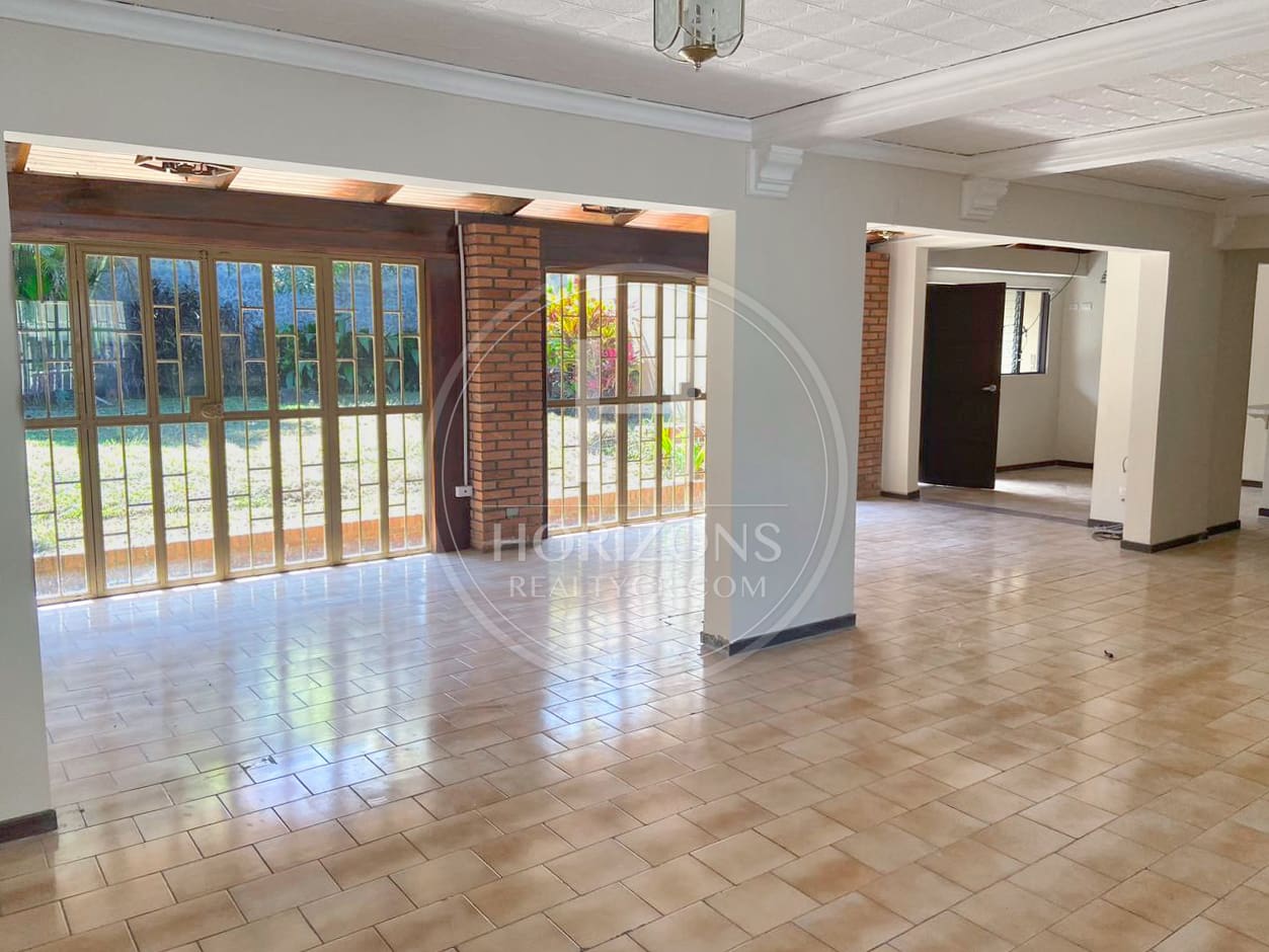 Se Alquila Casa Independiente en Rohrmoser 4 Habitaciones y Patio noj1256jb