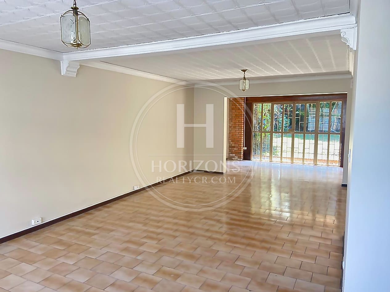 Se Alquila Casa Independiente en Rohrmoser 4 Habitaciones y Patio noj1256jb
