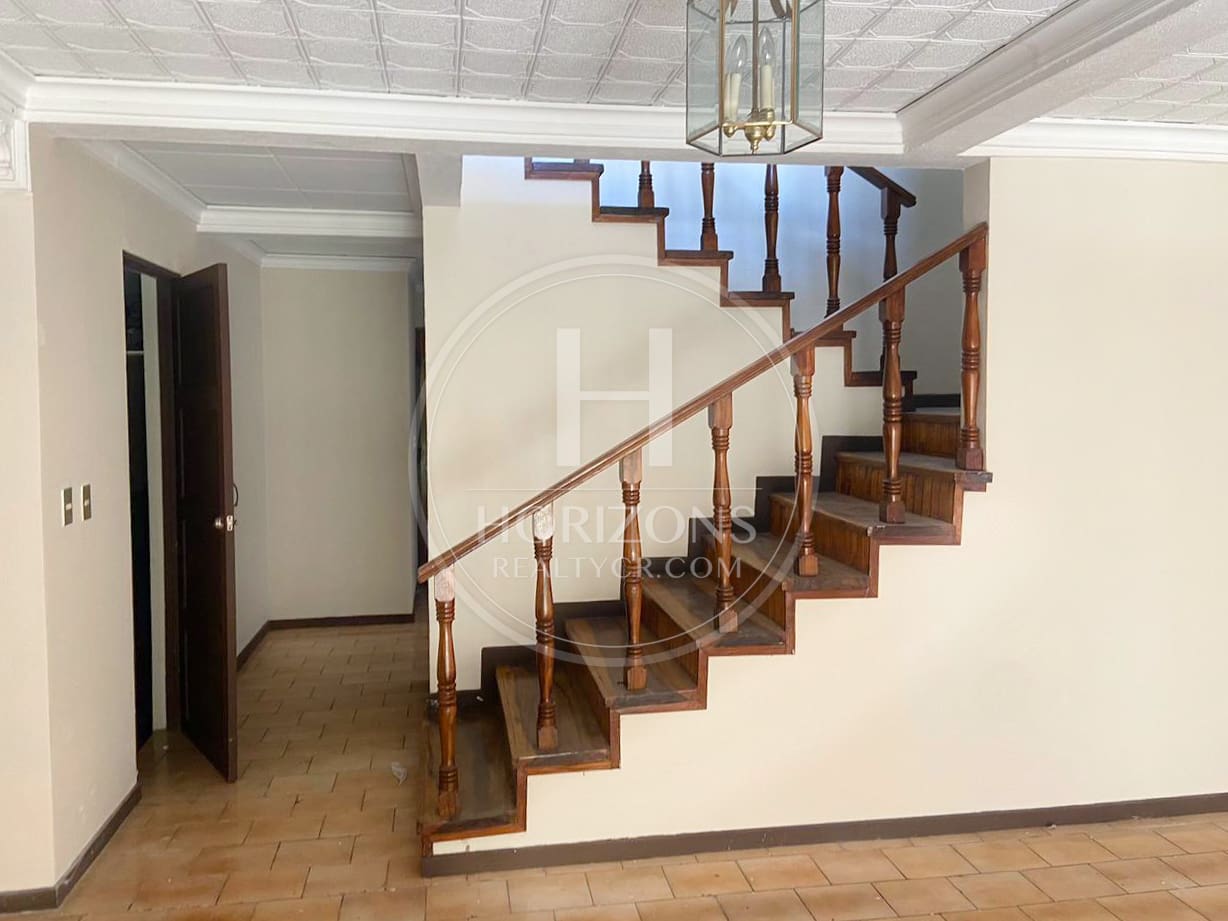 Se Alquila Casa Independiente en Rohrmoser 4 Habitaciones y Patio noj1256jb