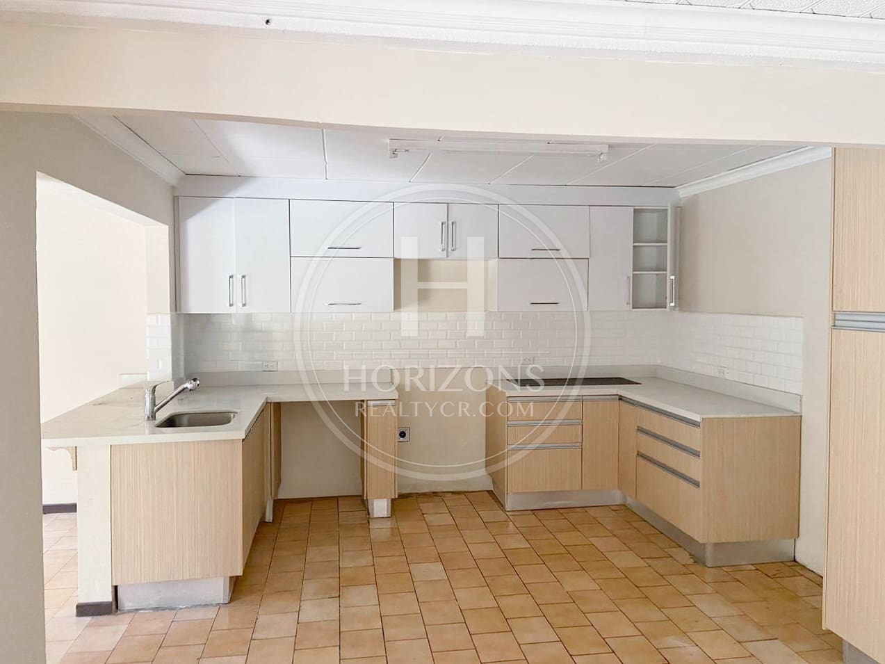 Se Alquila Casa Independiente en Rohrmoser 4 Habitaciones y Patio noj1256jb