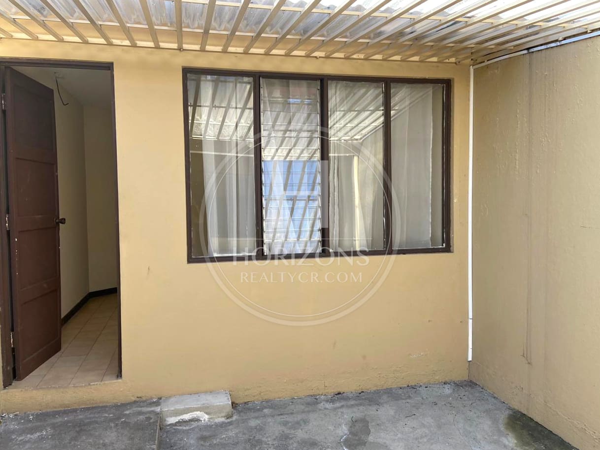 Se Alquila Casa Independiente en Rohrmoser 4 Habitaciones y Patio noj1256jb